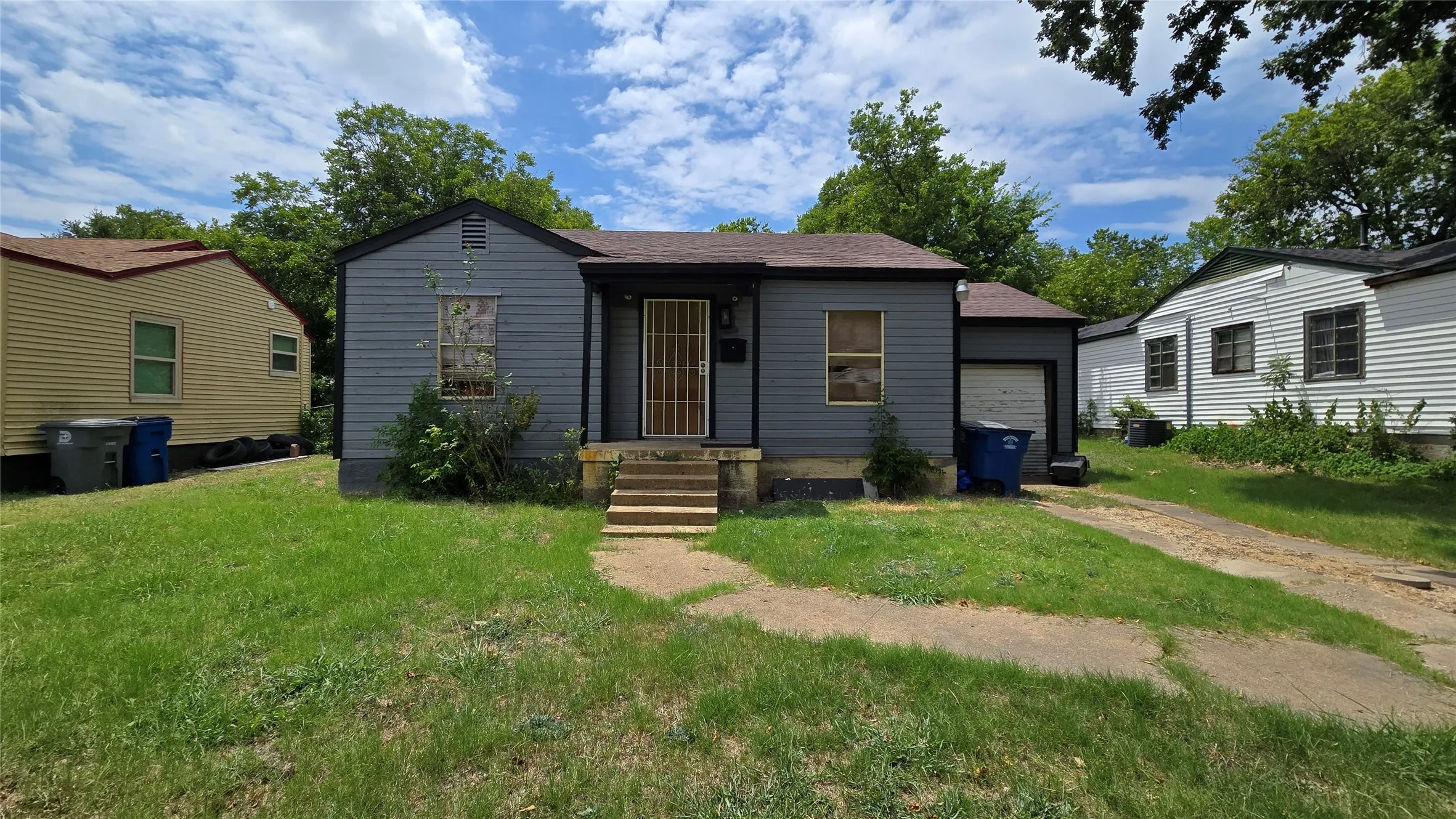 Single Family Residence For Sale in Dallas County , 3107 S Ewing Avenue, Dallas, Texas 75216, 2 Bedroom, 1 Bathroom, 1 Garage spaces, 822 Sqft, built in 1948, mls#21341299, Real Estate Agent in Dallas, Homes For Sale in Dallas county, Homes For Sale in Dallas, Realtor in Dallas Texas, Real Estate Brokerage Independent Realty Texas, Luminita Cordes Realtor