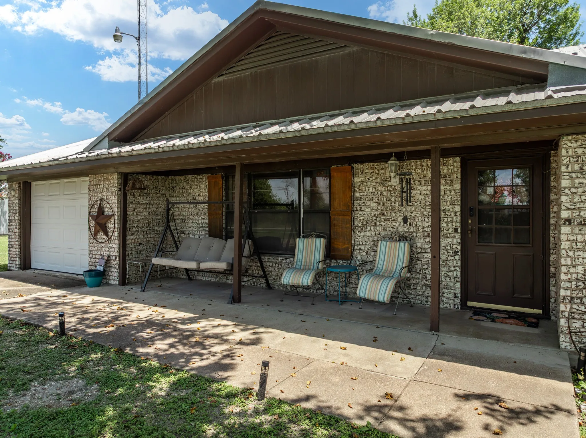 Single Family Residence For Sale in Falls County , 188 County Road 345, Rosebud, Texas 76570, 3 Bedroom, 2 Bathroom, 1 Garage spaces, 1,782 Sqft, built in 1977, Price $460,000, mls#21341289, Real Estate Agent in Rosebud, Homes For Sale in Falls county, Homes For Sale in Rosebud, Realtor in Rosebud Texas, Real Estate Brokerage Independent Realty Texas, Luminita Cordes Realtor