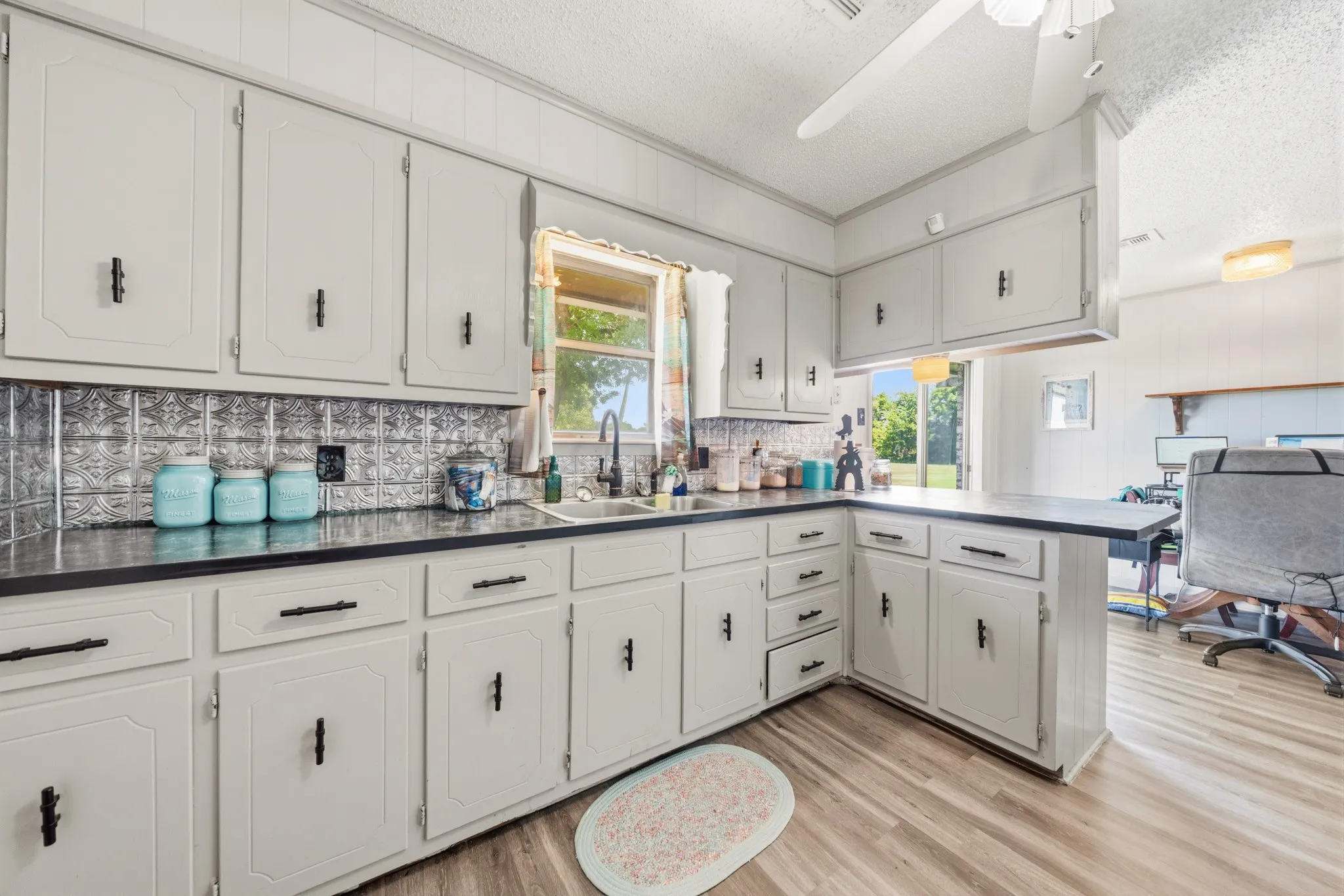Single Family Residence For Sale in Falls County , 188 County Road 345, Rosebud, Texas 76570, 3 Bedroom, 2 Bathroom, 1 Garage spaces, 1,782 Sqft, built in 1977, Price $460,000, mls#21341289, Real Estate Agent in Rosebud, Homes For Sale in Falls county, Homes For Sale in Rosebud, Realtor in Rosebud Texas, Real Estate Brokerage Independent Realty Texas, Luminita Cordes Realtor