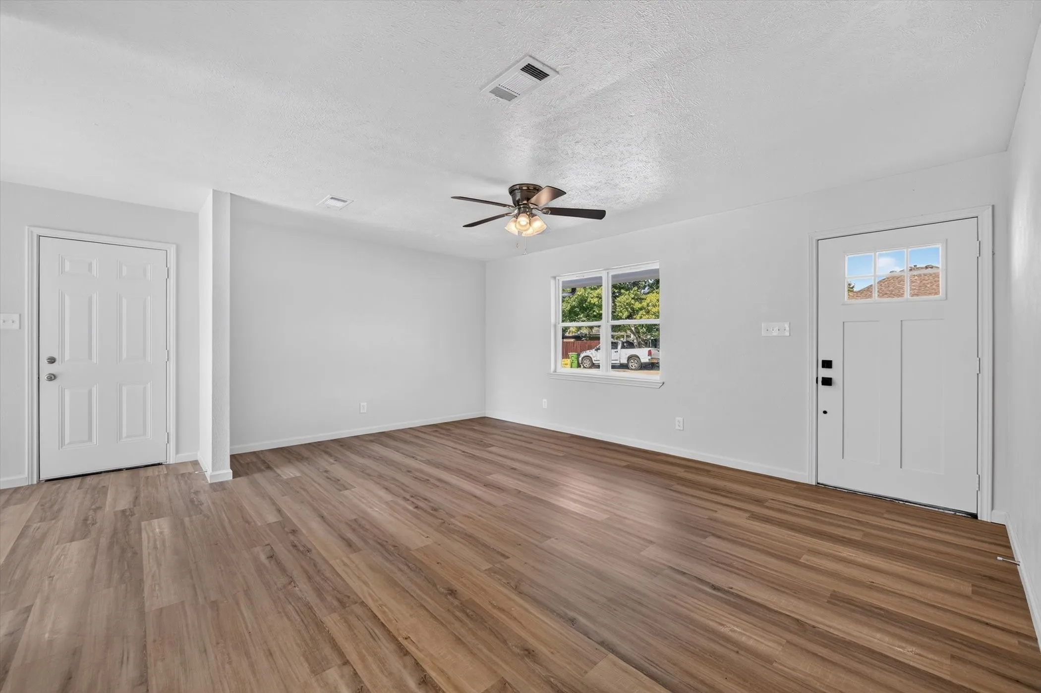Single Family Residence For Sale in Denton County , 900 S 3rd Street, Sanger, Texas 76266, 3 Bedroom, 2 Bathroom, 2 Garage spaces, 1,100 Sqft, built in 1984, mls#21341216, Real Estate Agent in Sanger, Homes For Sale in Denton county, Homes For Sale in Sanger, Realtor in Sanger Texas, Real Estate Brokerage Independent Realty Texas, Luminita Cordes Realtor