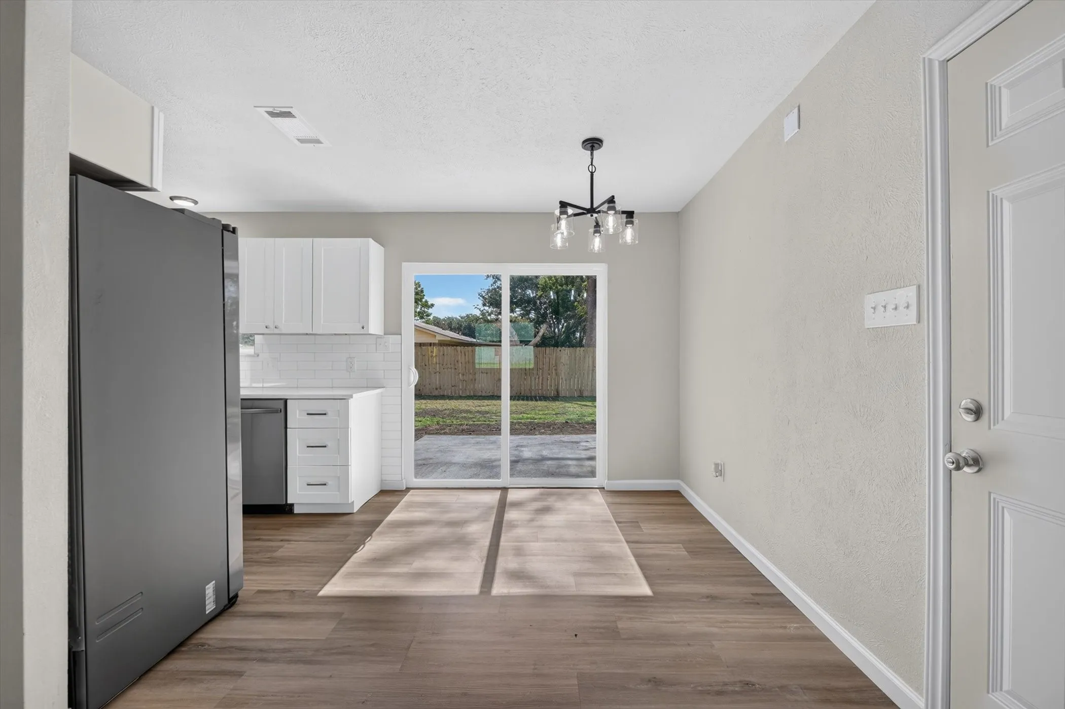 Single Family Residence For Sale in Denton County , 900 S 3rd Street, Sanger, Texas 76266, 3 Bedroom, 2 Bathroom, 2 Garage spaces, 1,100 Sqft, built in 1984, mls#21341216, Real Estate Agent in Sanger, Homes For Sale in Denton county, Homes For Sale in Sanger, Realtor in Sanger Texas, Real Estate Brokerage Independent Realty Texas, Luminita Cordes Realtor