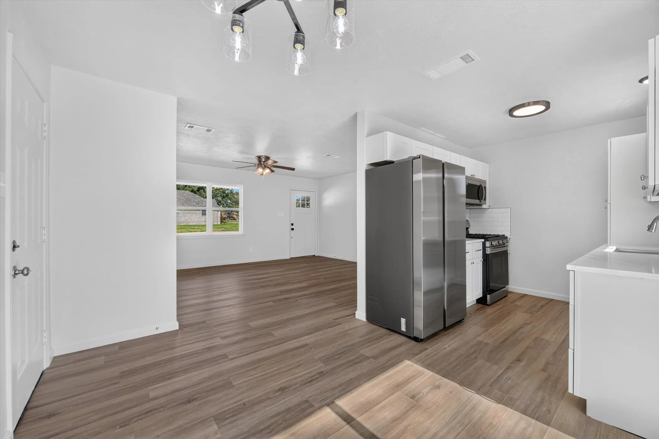 Single Family Residence For Sale in Denton County , 900 S 3rd Street, Sanger, Texas 76266, 3 Bedroom, 2 Bathroom, 2 Garage spaces, 1,100 Sqft, built in 1984, mls#21341216, Real Estate Agent in Sanger, Homes For Sale in Denton county, Homes For Sale in Sanger, Realtor in Sanger Texas, Real Estate Brokerage Independent Realty Texas, Luminita Cordes Realtor