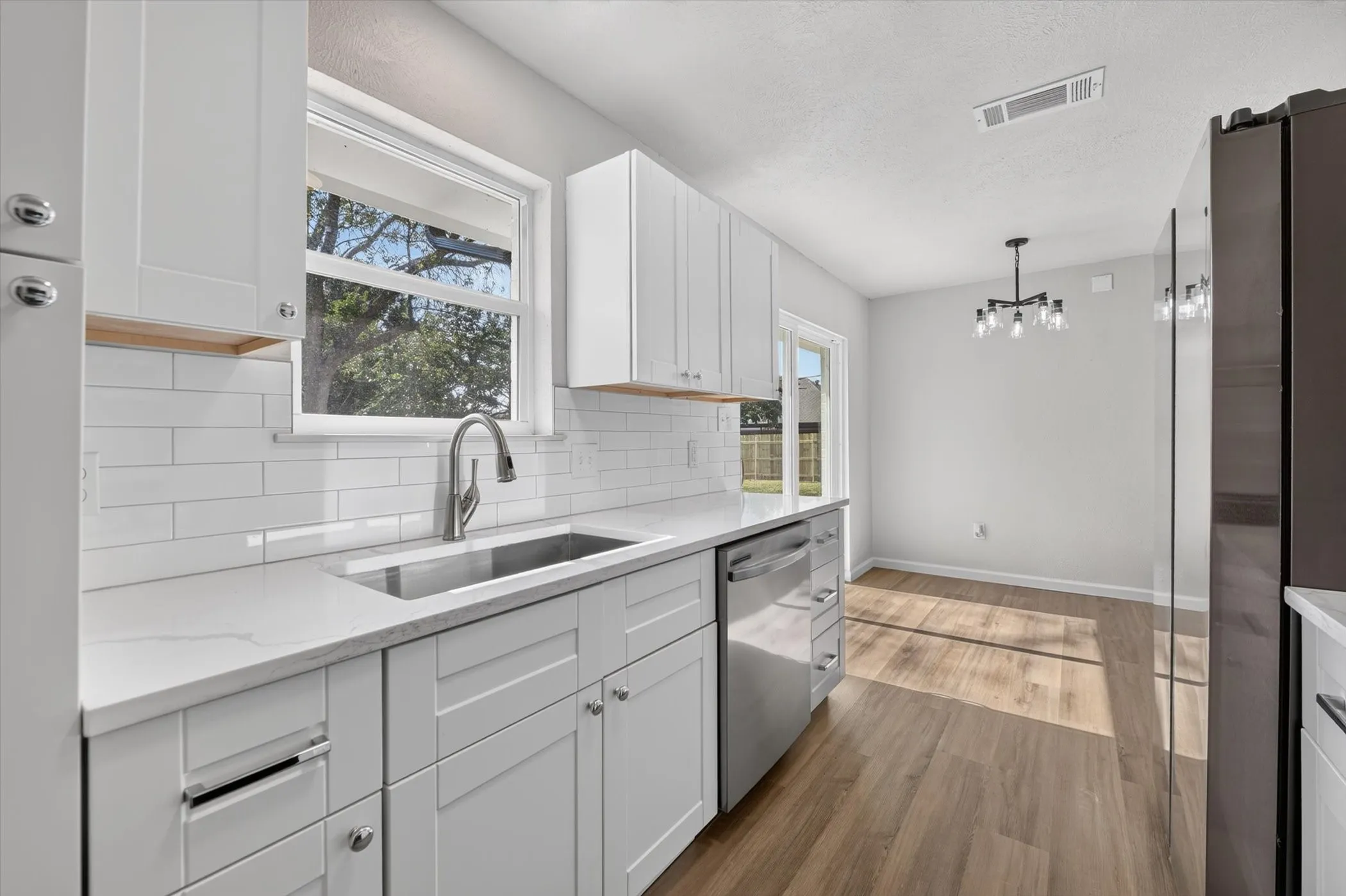 Single Family Residence For Sale in Denton County , 900 S 3rd Street, Sanger, Texas 76266, 3 Bedroom, 2 Bathroom, 2 Garage spaces, 1,100 Sqft, built in 1984, mls#21341216, Real Estate Agent in Sanger, Homes For Sale in Denton county, Homes For Sale in Sanger, Realtor in Sanger Texas, Real Estate Brokerage Independent Realty Texas, Luminita Cordes Realtor