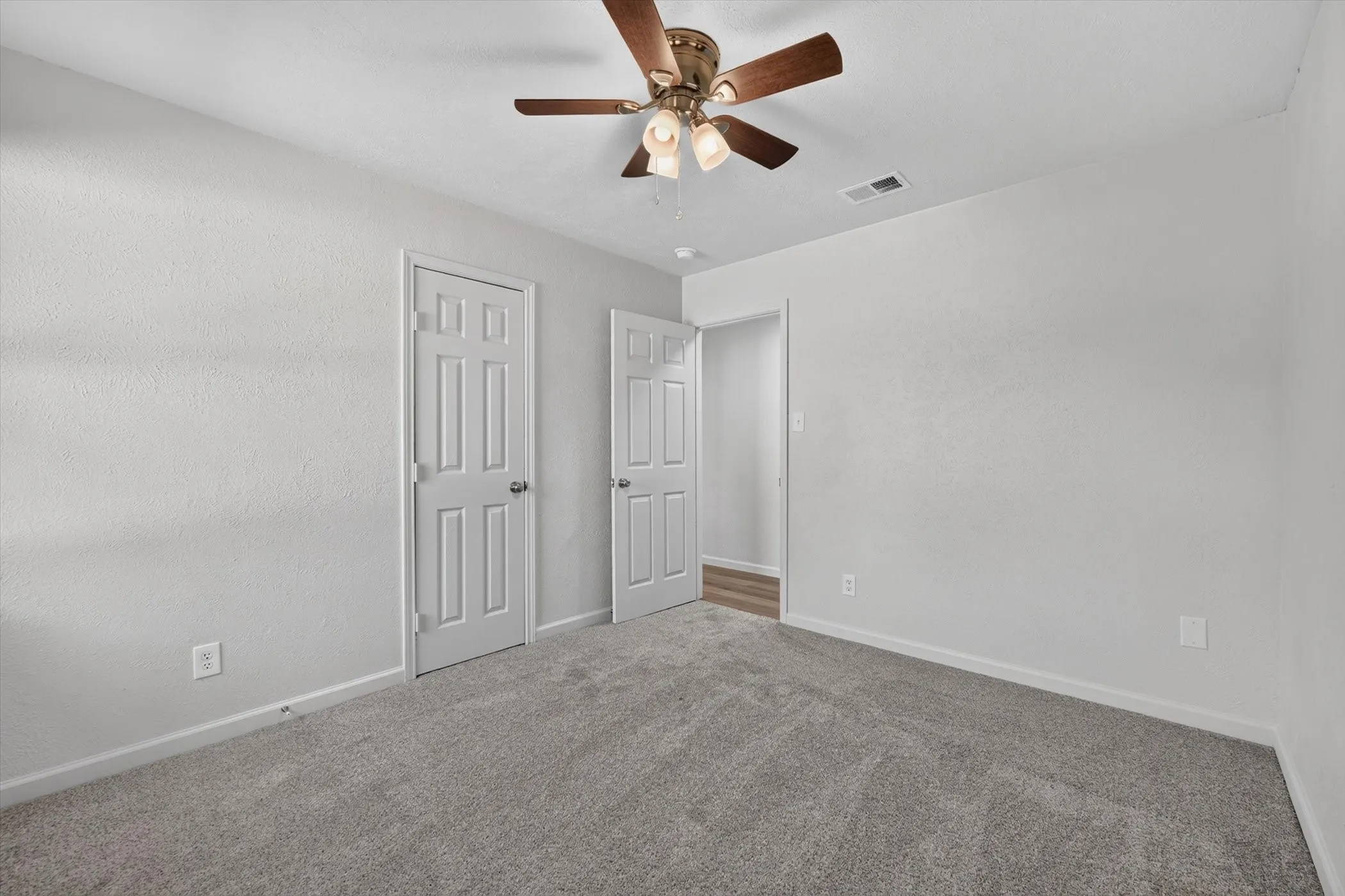 Single Family Residence For Sale in Denton County , 900 S 3rd Street, Sanger, Texas 76266, 3 Bedroom, 2 Bathroom, 2 Garage spaces, 1,100 Sqft, built in 1984, mls#21341216, Real Estate Agent in Sanger, Homes For Sale in Denton county, Homes For Sale in Sanger, Realtor in Sanger Texas, Real Estate Brokerage Independent Realty Texas, Luminita Cordes Realtor