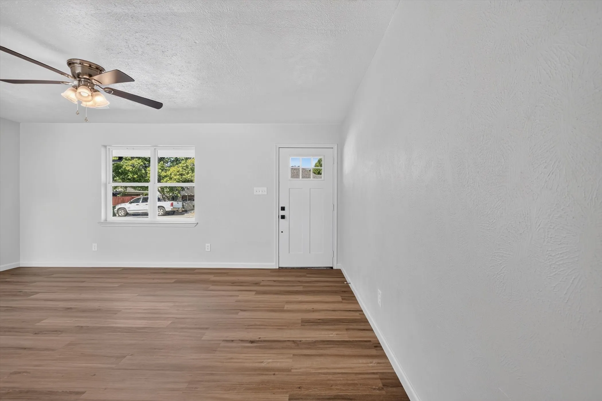 Single Family Residence For Sale in Denton County , 900 S 3rd Street, Sanger, Texas 76266, 3 Bedroom, 2 Bathroom, 2 Garage spaces, 1,100 Sqft, built in 1984, mls#21341216, Real Estate Agent in Sanger, Homes For Sale in Denton county, Homes For Sale in Sanger, Realtor in Sanger Texas, Real Estate Brokerage Independent Realty Texas, Luminita Cordes Realtor
