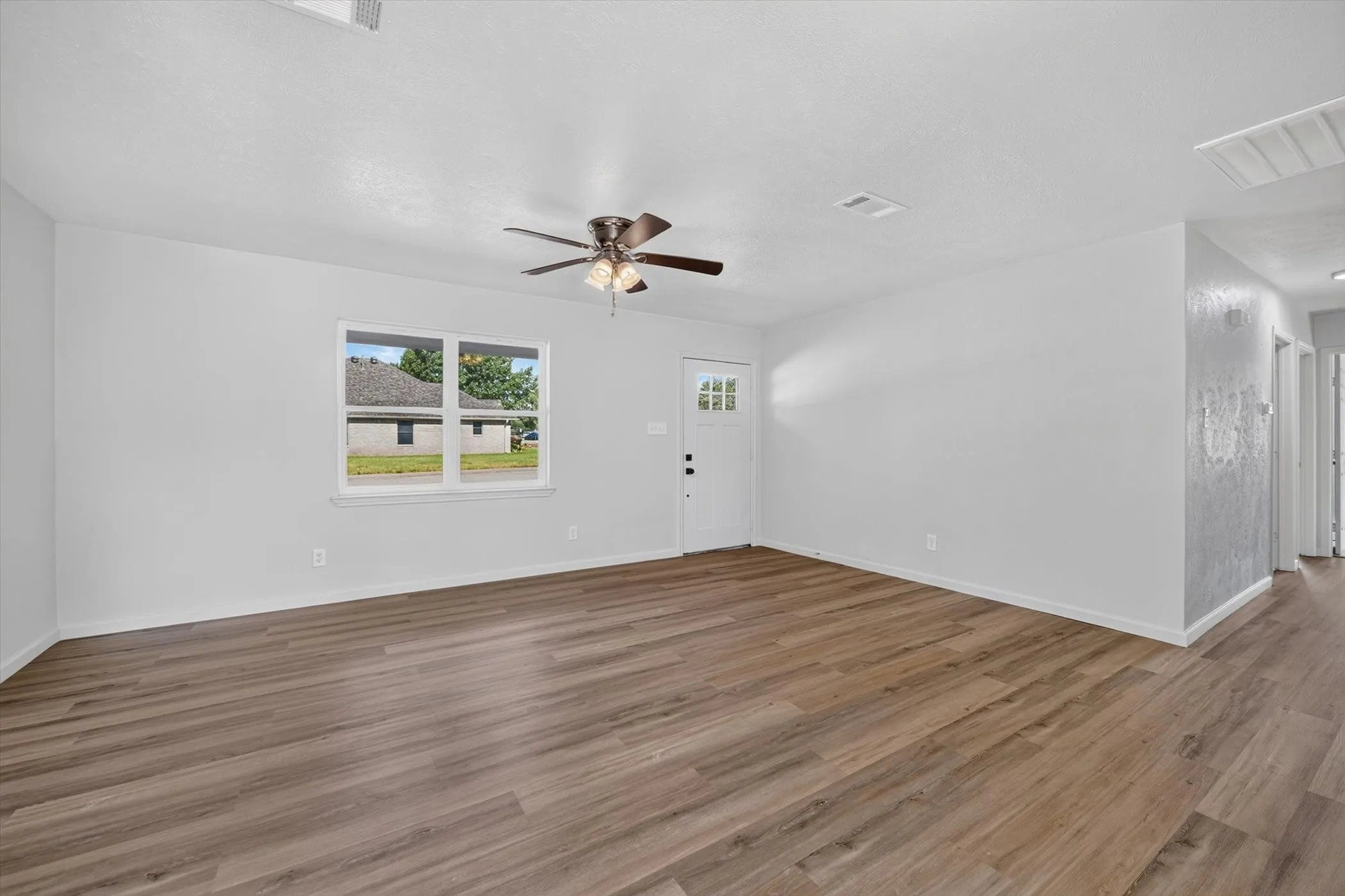 Single Family Residence For Sale in Denton County , 900 S 3rd Street, Sanger, Texas 76266, 3 Bedroom, 2 Bathroom, 2 Garage spaces, 1,100 Sqft, built in 1984, mls#21341216, Real Estate Agent in Sanger, Homes For Sale in Denton county, Homes For Sale in Sanger, Realtor in Sanger Texas, Real Estate Brokerage Independent Realty Texas, Luminita Cordes Realtor
