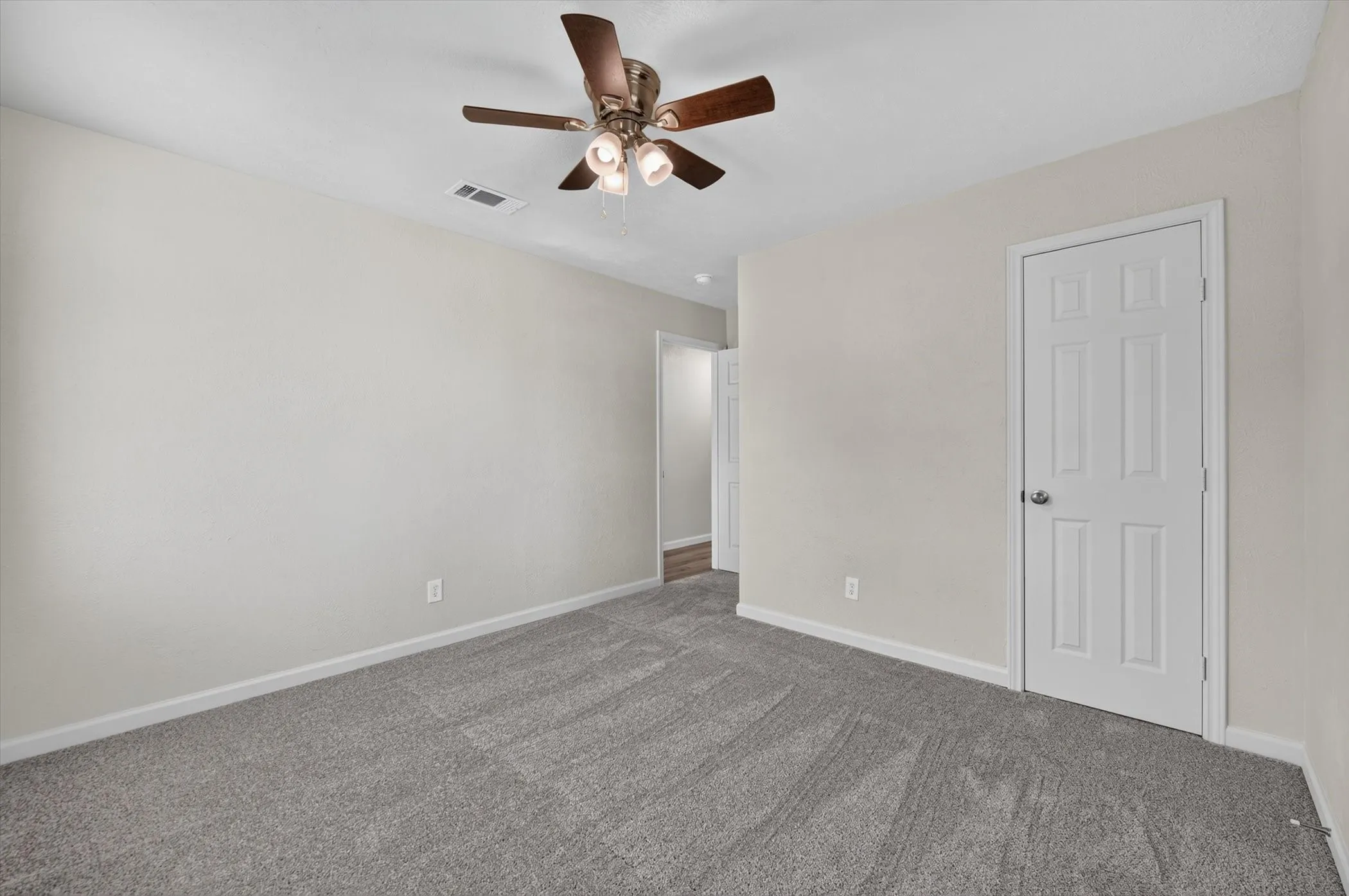 Single Family Residence For Sale in Denton County , 900 S 3rd Street, Sanger, Texas 76266, 3 Bedroom, 2 Bathroom, 2 Garage spaces, 1,100 Sqft, built in 1984, mls#21341216, Real Estate Agent in Sanger, Homes For Sale in Denton county, Homes For Sale in Sanger, Realtor in Sanger Texas, Real Estate Brokerage Independent Realty Texas, Luminita Cordes Realtor