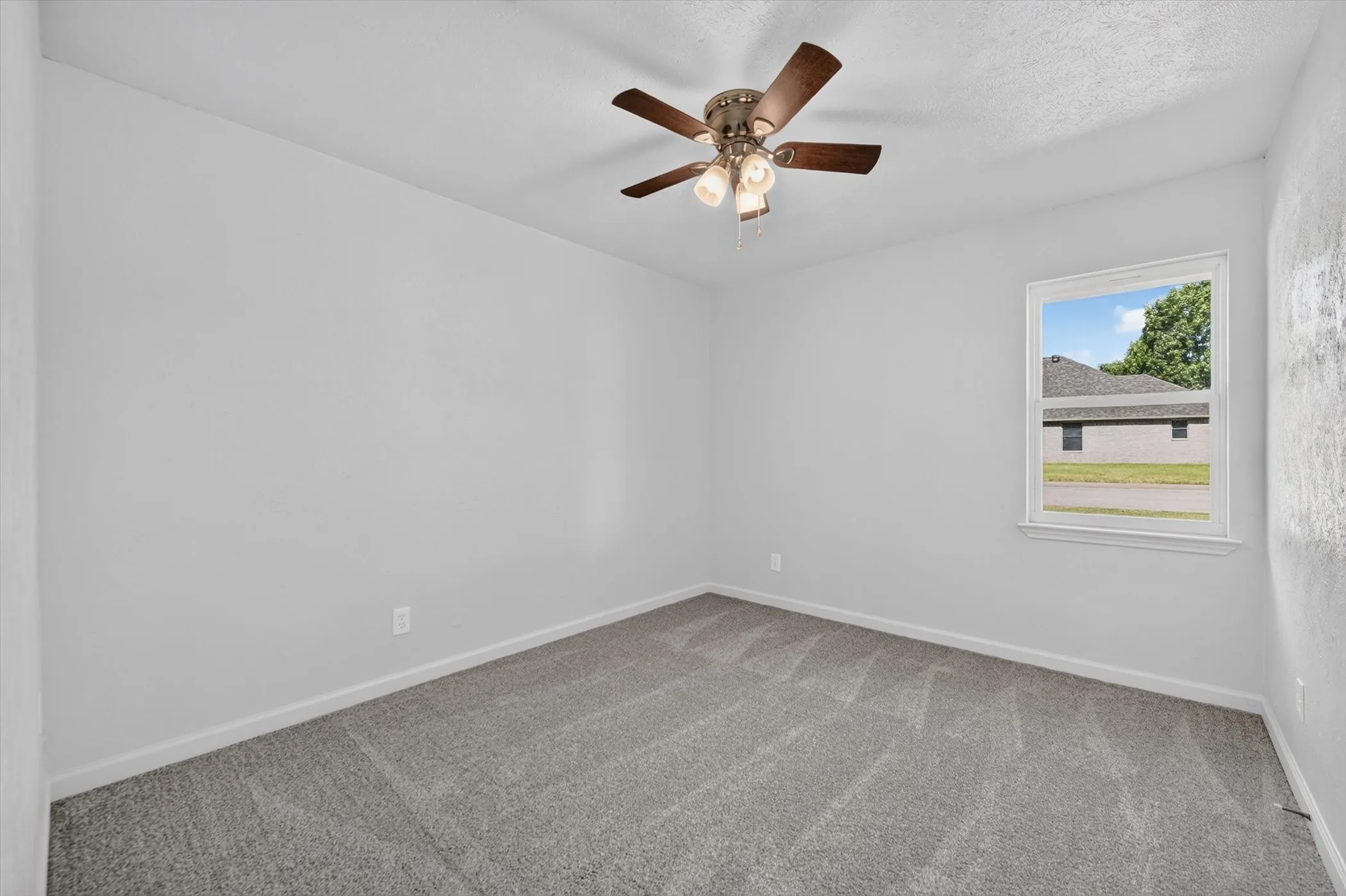 Single Family Residence For Sale in Denton County , 900 S 3rd Street, Sanger, Texas 76266, 3 Bedroom, 2 Bathroom, 2 Garage spaces, 1,100 Sqft, built in 1984, mls#21341216, Real Estate Agent in Sanger, Homes For Sale in Denton county, Homes For Sale in Sanger, Realtor in Sanger Texas, Real Estate Brokerage Independent Realty Texas, Luminita Cordes Realtor