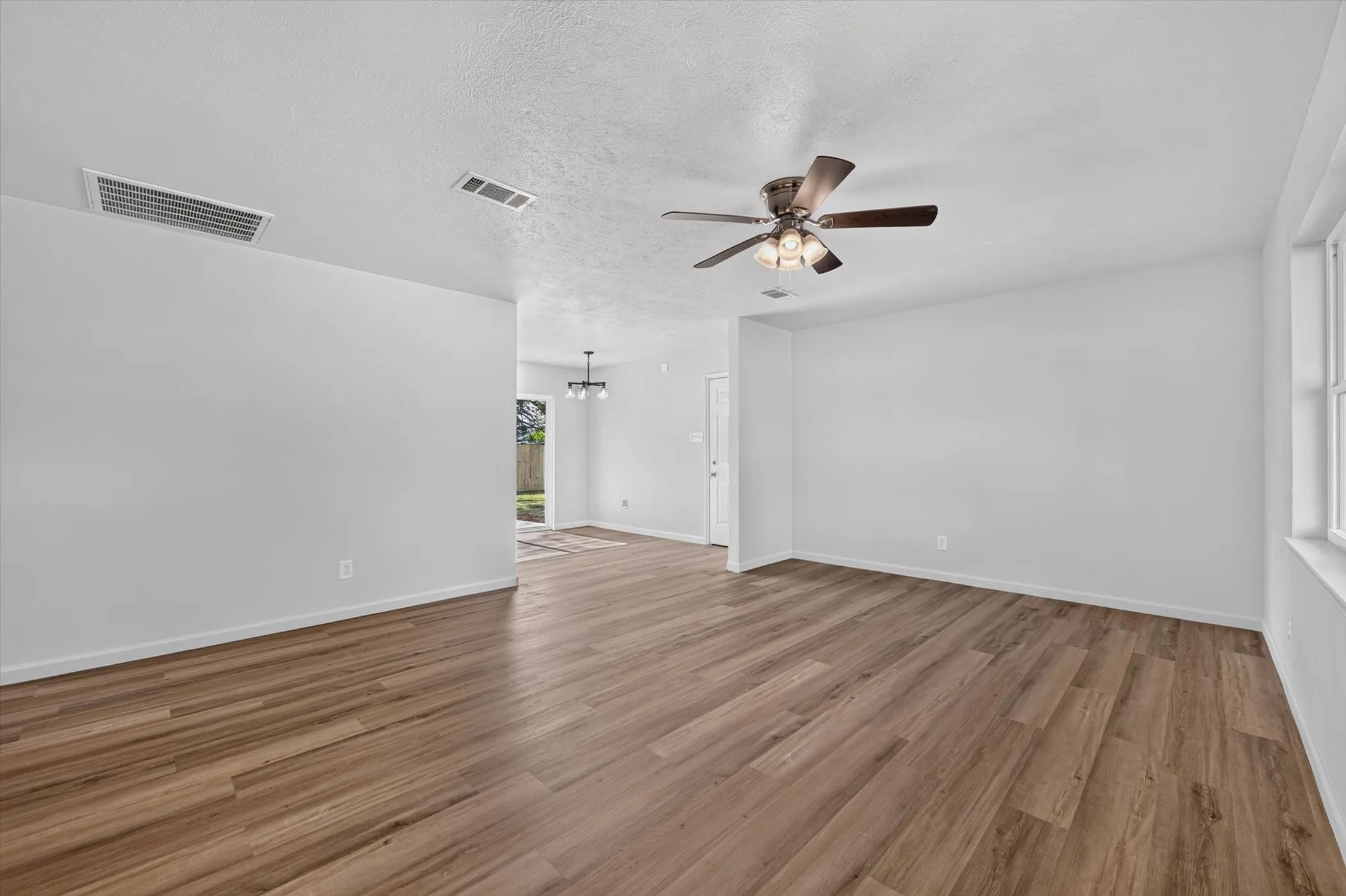 Single Family Residence For Sale in Denton County , 900 S 3rd Street, Sanger, Texas 76266, 3 Bedroom, 2 Bathroom, 2 Garage spaces, 1,100 Sqft, built in 1984, mls#21341216, Real Estate Agent in Sanger, Homes For Sale in Denton county, Homes For Sale in Sanger, Realtor in Sanger Texas, Real Estate Brokerage Independent Realty Texas, Luminita Cordes Realtor