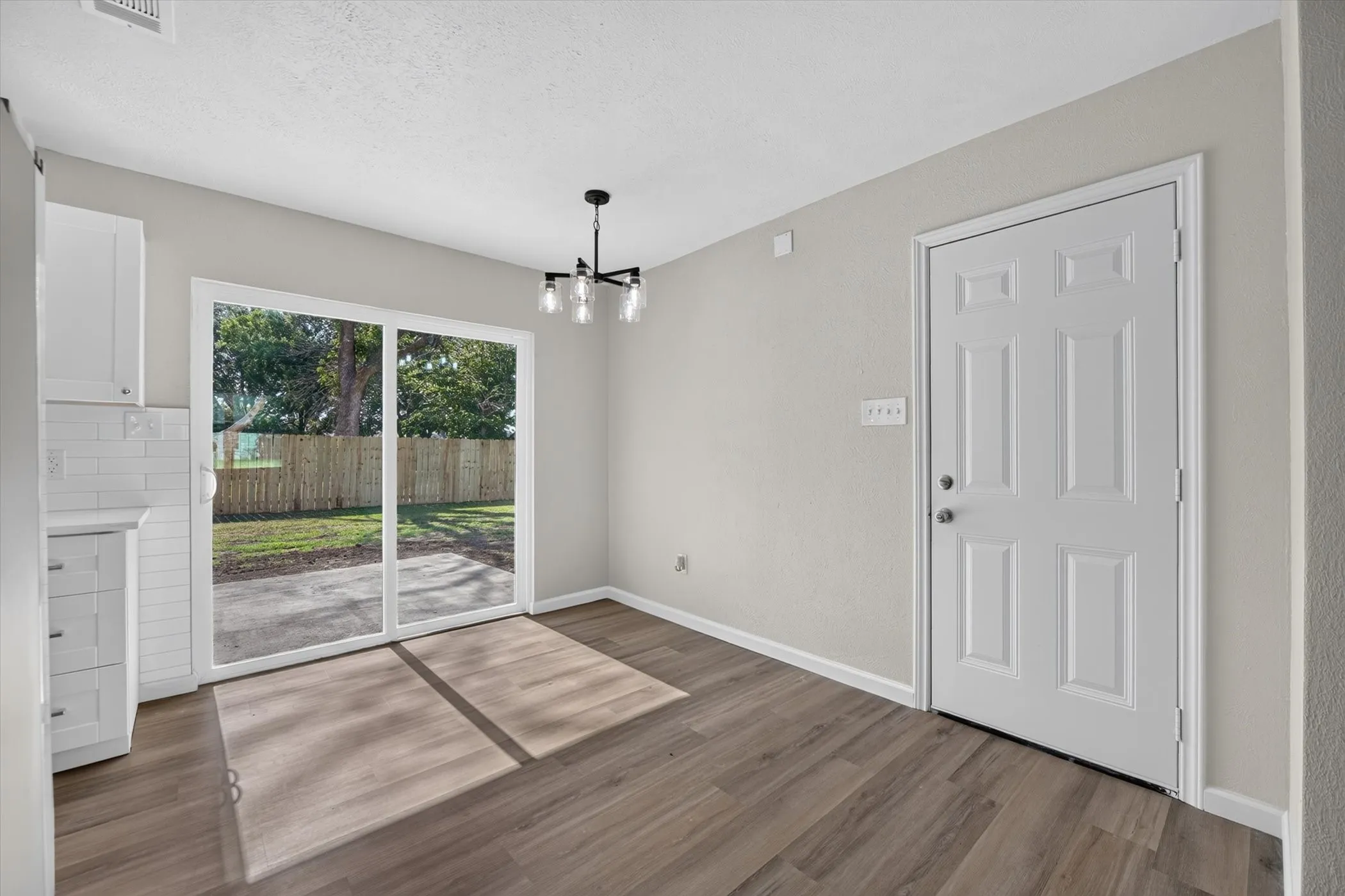 Single Family Residence For Sale in Denton County , 900 S 3rd Street, Sanger, Texas 76266, 3 Bedroom, 2 Bathroom, 2 Garage spaces, 1,100 Sqft, built in 1984, mls#21341216, Real Estate Agent in Sanger, Homes For Sale in Denton county, Homes For Sale in Sanger, Realtor in Sanger Texas, Real Estate Brokerage Independent Realty Texas, Luminita Cordes Realtor