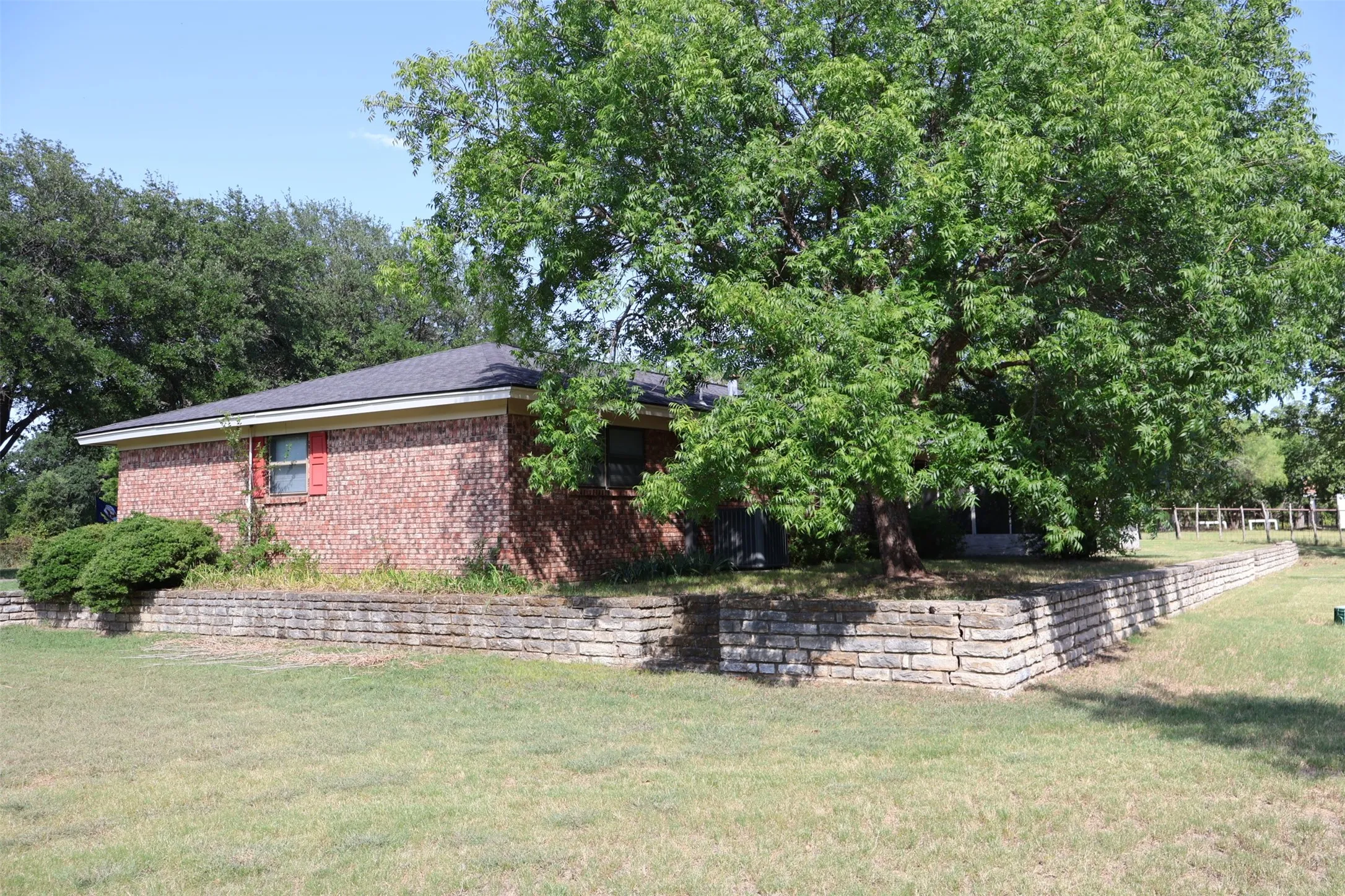 Single Family Residence For Sale in Hood County , 4315 Waples Road, Granbury, Texas 76049, 3 Bedroom, 2 Bathroom, 1 Garage spaces, 1,948 Sqft, built in 1972, mls#21333216, Real Estate Agent in Granbury, Homes For Sale in Hood county, Homes For Sale in Granbury, Realtor in Granbury Texas, Real Estate Brokerage Independent Realty Texas, Luminita Cordes Realtor