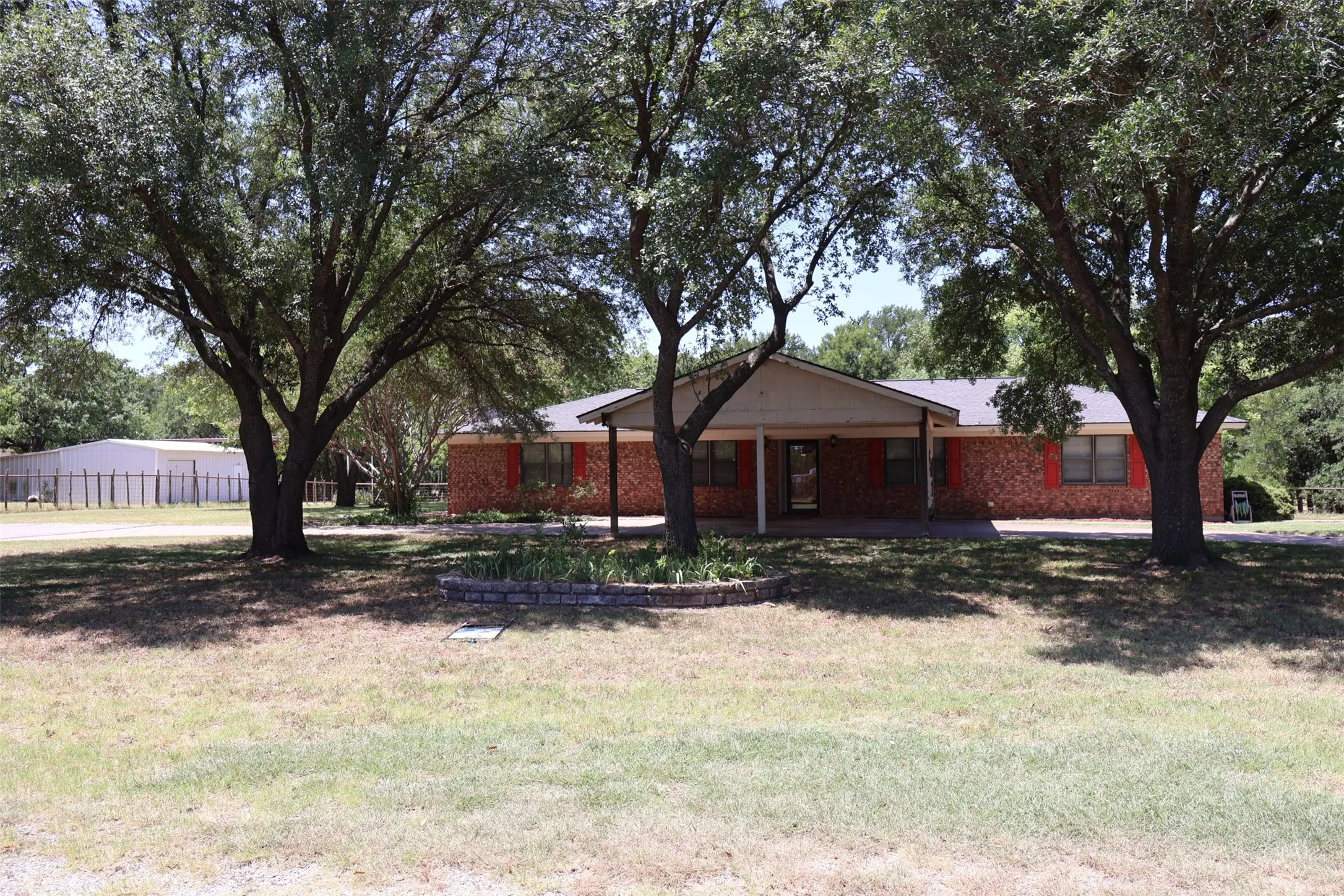 Single Family Residence For Sale in Hood County , 4315 Waples Road, Granbury, Texas 76049, 3 Bedroom, 2 Bathroom, 1 Garage spaces, 1,948 Sqft, built in 1972, mls#21333216, Real Estate Agent in Granbury, Homes For Sale in Hood county, Homes For Sale in Granbury, Realtor in Granbury Texas, Real Estate Brokerage Independent Realty Texas, Luminita Cordes Realtor