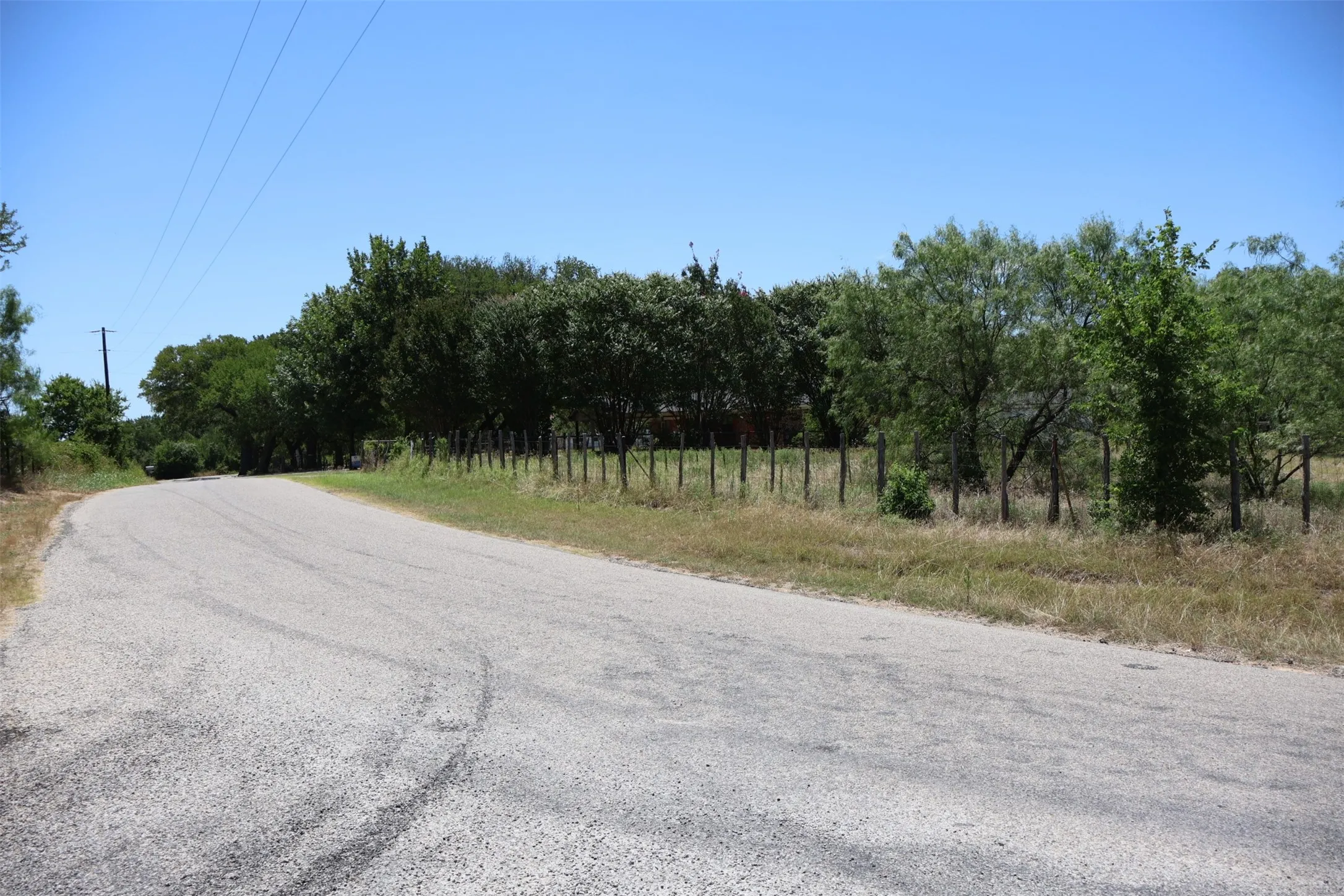 Single Family Residence For Sale in Hood County , 4315 Waples Road, Granbury, Texas 76049, 3 Bedroom, 2 Bathroom, 1 Garage spaces, 1,948 Sqft, built in 1972, mls#21333216, Real Estate Agent in Granbury, Homes For Sale in Hood county, Homes For Sale in Granbury, Realtor in Granbury Texas, Real Estate Brokerage Independent Realty Texas, Luminita Cordes Realtor