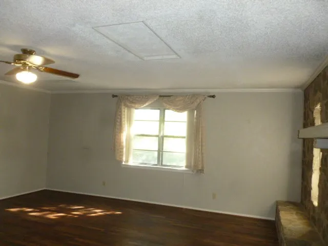 Single Family Residence For Sale in Hood County , 4315 Waples Road, Granbury, Texas 76049, 3 Bedroom, 2 Bathroom, 1 Garage spaces, 1,948 Sqft, built in 1972, mls#21333216, Real Estate Agent in Granbury, Homes For Sale in Hood county, Homes For Sale in Granbury, Realtor in Granbury Texas, Real Estate Brokerage Independent Realty Texas, Luminita Cordes Realtor