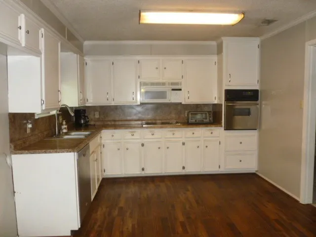 Single Family Residence For Sale in Hood County , 4315 Waples Road, Granbury, Texas 76049, 3 Bedroom, 2 Bathroom, 1 Garage spaces, 1,948 Sqft, built in 1972, mls#21333216, Real Estate Agent in Granbury, Homes For Sale in Hood county, Homes For Sale in Granbury, Realtor in Granbury Texas, Real Estate Brokerage Independent Realty Texas, Luminita Cordes Realtor