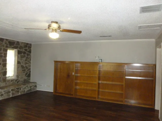 Single Family Residence For Sale in Hood County , 4315 Waples Road, Granbury, Texas 76049, 3 Bedroom, 2 Bathroom, 1 Garage spaces, 1,948 Sqft, built in 1972, mls#21333216, Real Estate Agent in Granbury, Homes For Sale in Hood county, Homes For Sale in Granbury, Realtor in Granbury Texas, Real Estate Brokerage Independent Realty Texas, Luminita Cordes Realtor