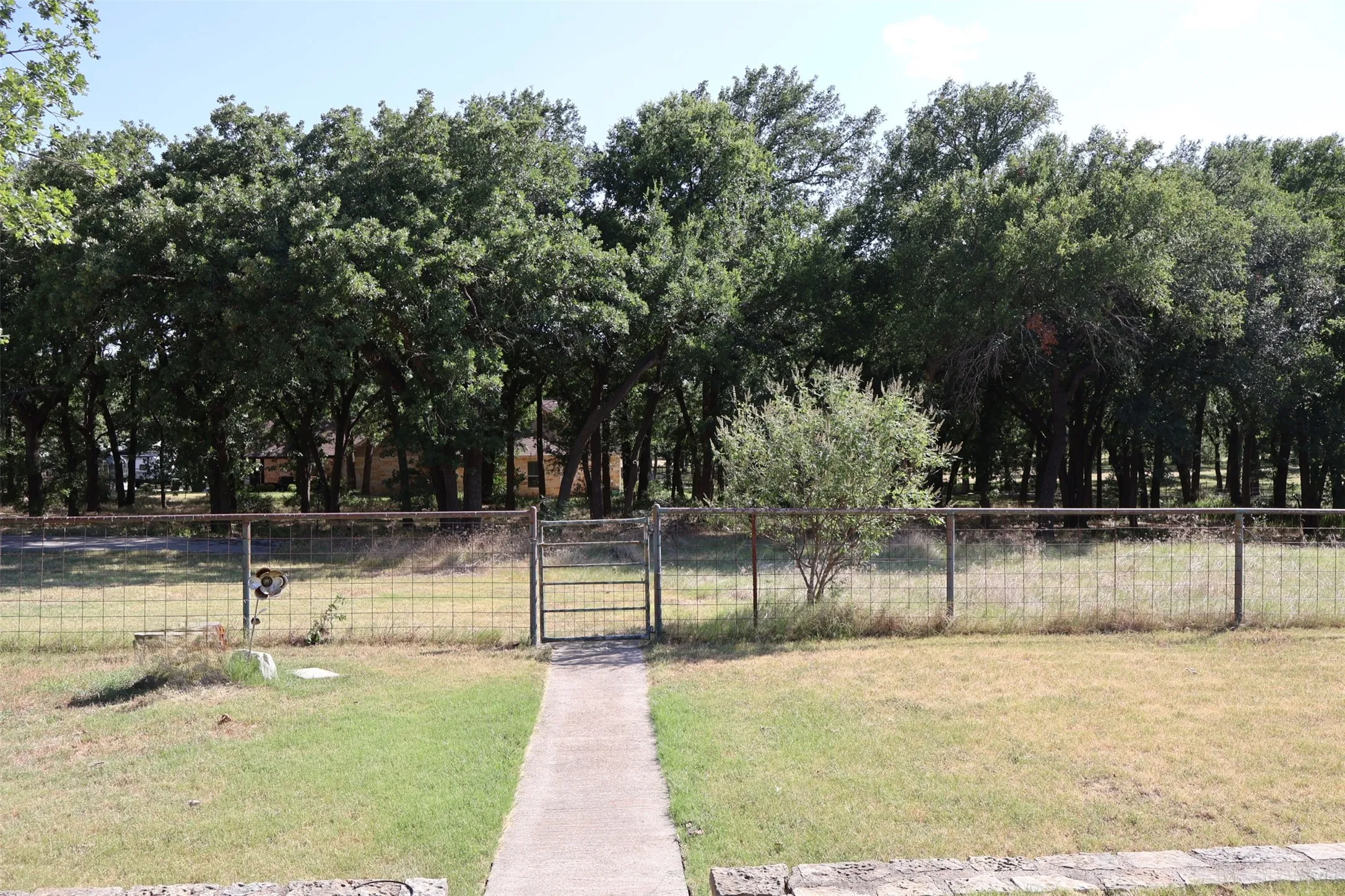 Single Family Residence For Sale in Hood County , 4315 Waples Road, Granbury, Texas 76049, 3 Bedroom, 2 Bathroom, 1 Garage spaces, 1,948 Sqft, built in 1972, mls#21333216, Real Estate Agent in Granbury, Homes For Sale in Hood county, Homes For Sale in Granbury, Realtor in Granbury Texas, Real Estate Brokerage Independent Realty Texas, Luminita Cordes Realtor