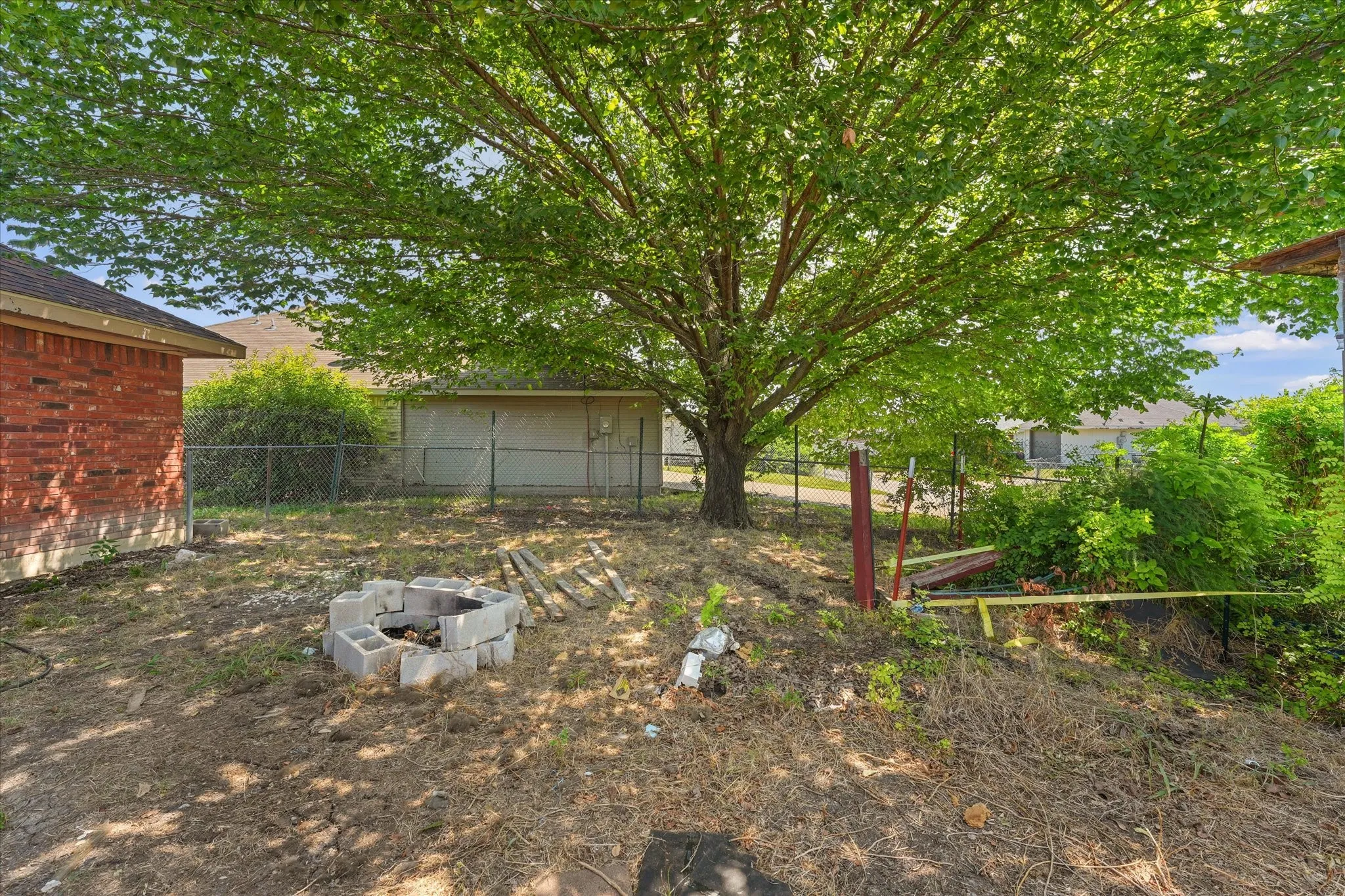 Single Family Residence For Sale in Dallas County , 1220 Brittany Way, Seagoville, Texas 75159, 3 Bedroom, 2 Bathroom, Garage spaces, 1,215 Sqft, built in 1998, mls#21337676, Real Estate Agent in Seagoville, Homes For Sale in Dallas county, Homes For Sale in Seagoville, Realtor in Seagoville Texas, Real Estate Brokerage Independent Realty Texas, Luminita Cordes Realtor
