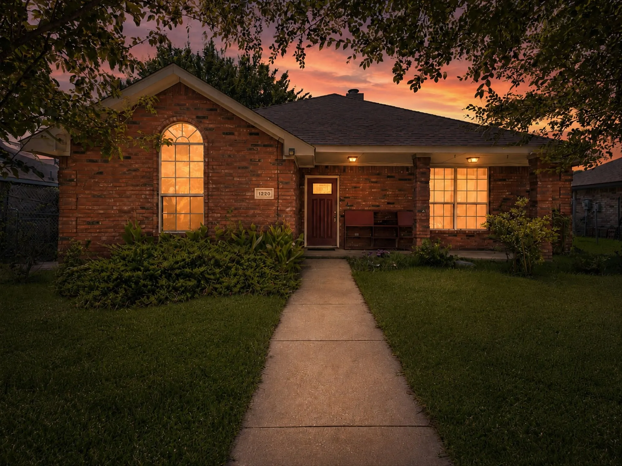 Single Family Residence For Sale in Dallas County , 1220 Brittany Way, Seagoville, Texas 75159, 3 Bedroom, 2 Bathroom, Garage spaces, 1,215 Sqft, built in 1998, mls#21337676, Real Estate Agent in Seagoville, Homes For Sale in Dallas county, Homes For Sale in Seagoville, Realtor in Seagoville Texas, Real Estate Brokerage Independent Realty Texas, Luminita Cordes Realtor