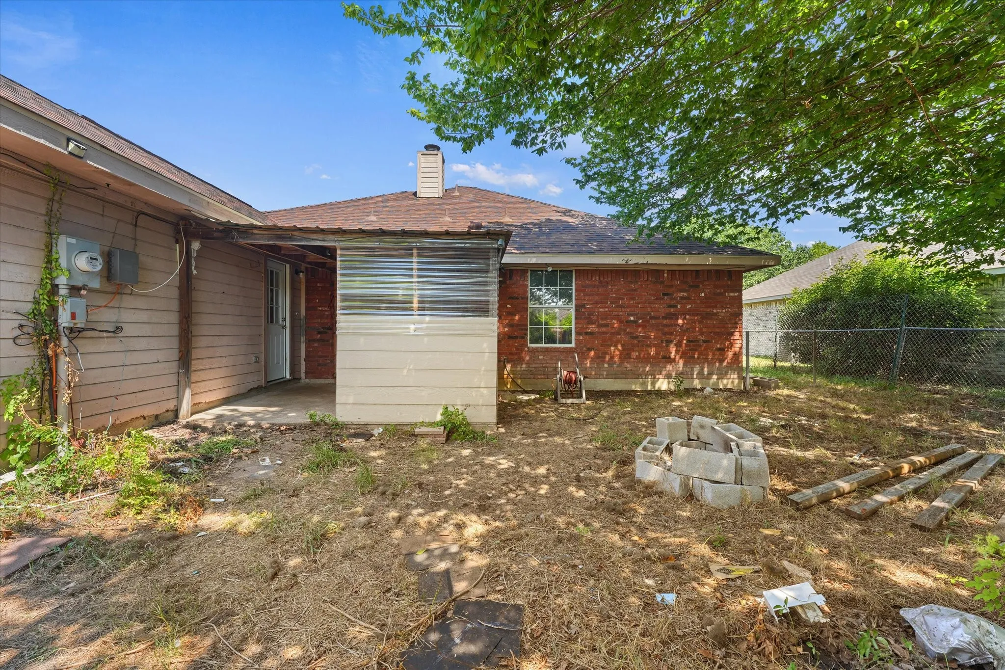 Single Family Residence For Sale in Dallas County , 1220 Brittany Way, Seagoville, Texas 75159, 3 Bedroom, 2 Bathroom, Garage spaces, 1,215 Sqft, built in 1998, mls#21337676, Real Estate Agent in Seagoville, Homes For Sale in Dallas county, Homes For Sale in Seagoville, Realtor in Seagoville Texas, Real Estate Brokerage Independent Realty Texas, Luminita Cordes Realtor