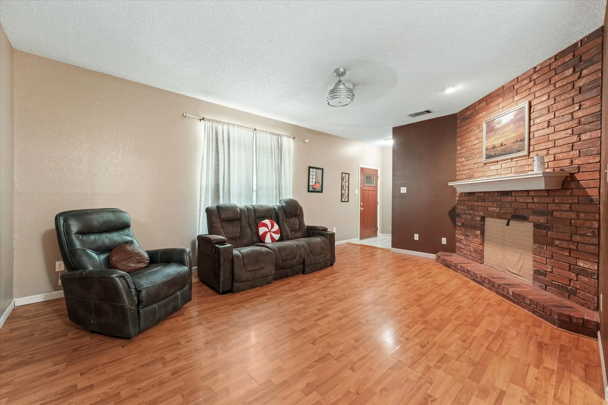 Single Family Residence For Sale in Dallas County , 1220 Brittany Way, Seagoville, Texas 75159, 3 Bedroom, 2 Bathroom, Garage spaces, 1,215 Sqft, built in 1998, mls#21337676, Real Estate Agent in Seagoville, Homes For Sale in Dallas county, Homes For Sale in Seagoville, Realtor in Seagoville Texas, Real Estate Brokerage Independent Realty Texas, Luminita Cordes Realtor