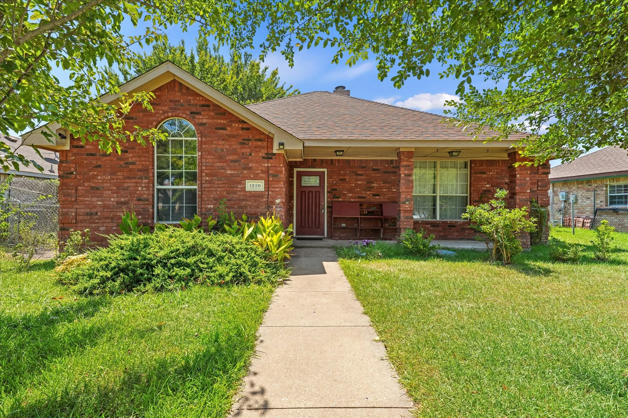 Single Family Residence For Sale in Dallas County , 1220 Brittany Way, Seagoville, Texas 75159, 3 Bedroom, 2 Bathroom, Garage spaces, 1,215 Sqft, built in 1998, mls#21337676, Real Estate Agent in Seagoville, Homes For Sale in Dallas county, Homes For Sale in Seagoville, Realtor in Seagoville Texas, Real Estate Brokerage Independent Realty Texas, Luminita Cordes Realtor