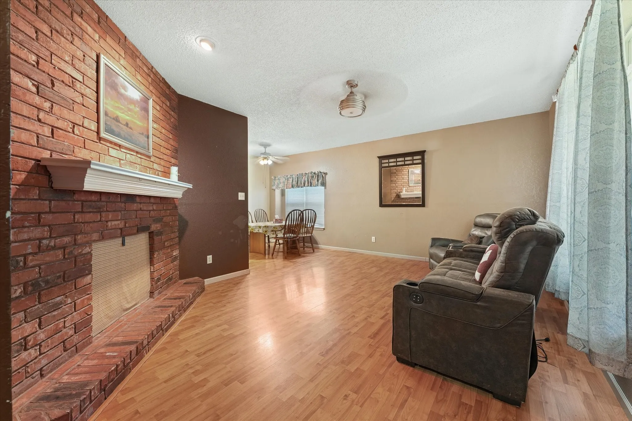 Single Family Residence For Sale in Dallas County , 1220 Brittany Way, Seagoville, Texas 75159, 3 Bedroom, 2 Bathroom, Garage spaces, 1,215 Sqft, built in 1998, mls#21337676, Real Estate Agent in Seagoville, Homes For Sale in Dallas county, Homes For Sale in Seagoville, Realtor in Seagoville Texas, Real Estate Brokerage Independent Realty Texas, Luminita Cordes Realtor