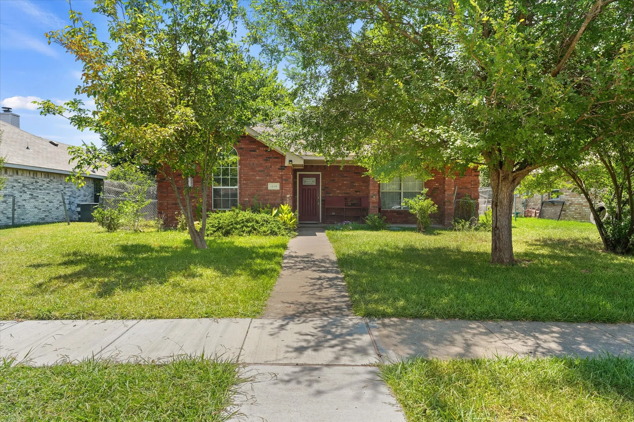 Single Family Residence For Sale in Dallas County , 1220 Brittany Way, Seagoville, Texas 75159, 3 Bedroom, 2 Bathroom, Garage spaces, 1,215 Sqft, built in 1998, mls#21337676, Real Estate Agent in Seagoville, Homes For Sale in Dallas county, Homes For Sale in Seagoville, Realtor in Seagoville Texas, Real Estate Brokerage Independent Realty Texas, Luminita Cordes Realtor