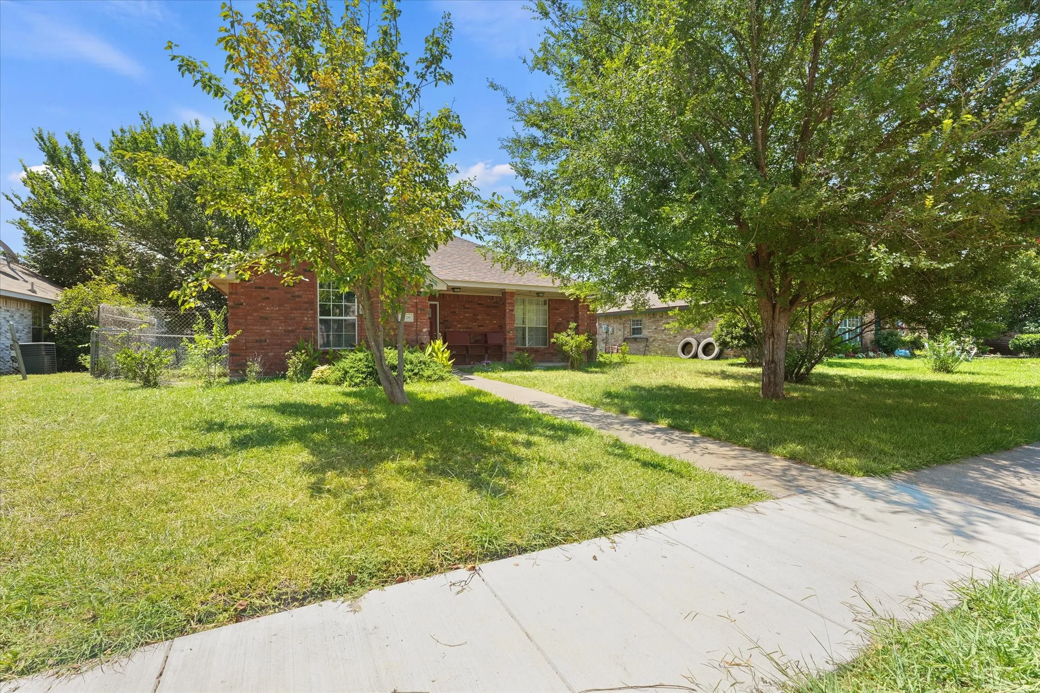 Single Family Residence For Sale in Dallas County , 1220 Brittany Way, Seagoville, Texas 75159, 3 Bedroom, 2 Bathroom, Garage spaces, 1,215 Sqft, built in 1998, mls#21337676, Real Estate Agent in Seagoville, Homes For Sale in Dallas county, Homes For Sale in Seagoville, Realtor in Seagoville Texas, Real Estate Brokerage Independent Realty Texas, Luminita Cordes Realtor