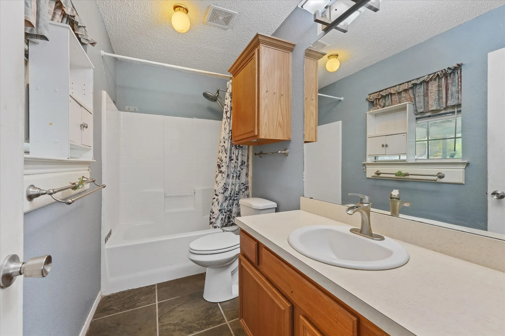 Single Family Residence For Sale in Dallas County , 1220 Brittany Way, Seagoville, Texas 75159, 3 Bedroom, 2 Bathroom, Garage spaces, 1,215 Sqft, built in 1998, mls#21337676, Real Estate Agent in Seagoville, Homes For Sale in Dallas county, Homes For Sale in Seagoville, Realtor in Seagoville Texas, Real Estate Brokerage Independent Realty Texas, Luminita Cordes Realtor