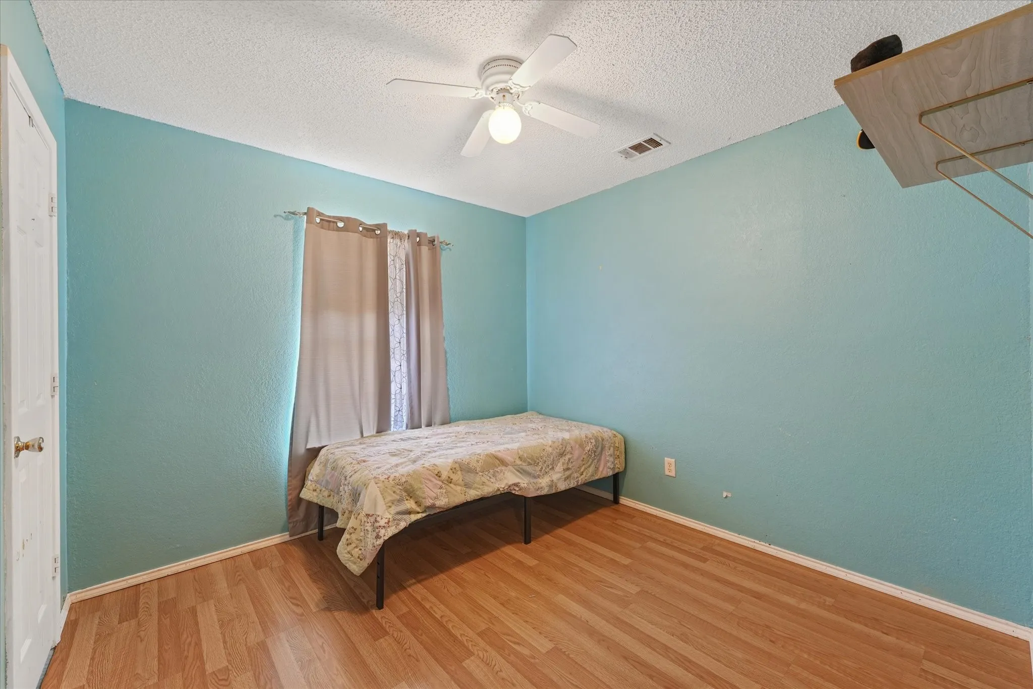 Single Family Residence For Sale in Dallas County , 1220 Brittany Way, Seagoville, Texas 75159, 3 Bedroom, 2 Bathroom, Garage spaces, 1,215 Sqft, built in 1998, mls#21337676, Real Estate Agent in Seagoville, Homes For Sale in Dallas county, Homes For Sale in Seagoville, Realtor in Seagoville Texas, Real Estate Brokerage Independent Realty Texas, Luminita Cordes Realtor