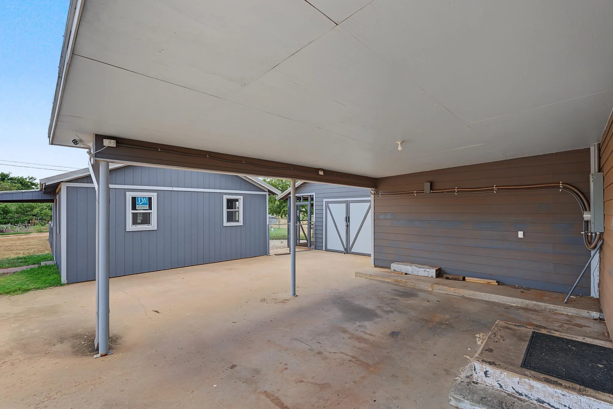 Single Family Residence For Sale in Fisher County , 611 N Richard Avenue, Rotan, Texas 79546, 2 Bedroom, 2 Bathroom, 1 Garage spaces, 1,336 Sqft, built in 1950, mls#21341283, Real Estate Agent in Rotan, Homes For Sale in Fisher county, Homes For Sale in Rotan, Realtor in Rotan Texas, Real Estate Brokerage Independent Realty Texas, Luminita Cordes Realtor