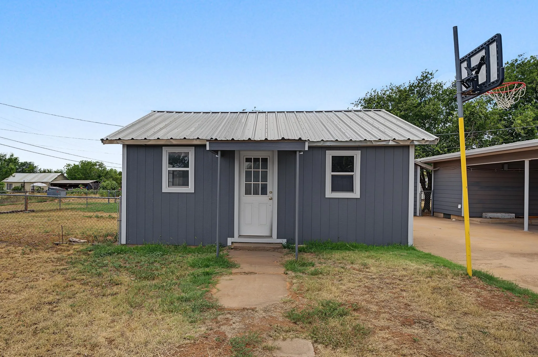 Single Family Residence For Sale in Fisher County , 611 N Richard Avenue, Rotan, Texas 79546, 2 Bedroom, 2 Bathroom, 1 Garage spaces, 1,336 Sqft, built in 1950, mls#21341283, Real Estate Agent in Rotan, Homes For Sale in Fisher county, Homes For Sale in Rotan, Realtor in Rotan Texas, Real Estate Brokerage Independent Realty Texas, Luminita Cordes Realtor