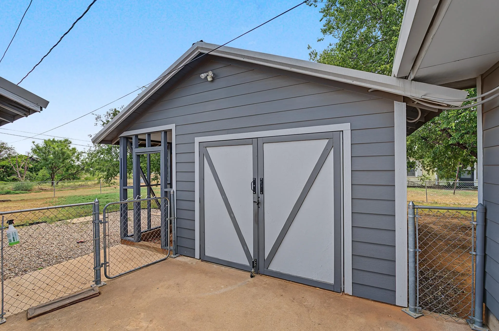 Single Family Residence For Sale in Fisher County , 611 N Richard Avenue, Rotan, Texas 79546, 2 Bedroom, 2 Bathroom, 1 Garage spaces, 1,336 Sqft, built in 1950, mls#21341283, Real Estate Agent in Rotan, Homes For Sale in Fisher county, Homes For Sale in Rotan, Realtor in Rotan Texas, Real Estate Brokerage Independent Realty Texas, Luminita Cordes Realtor
