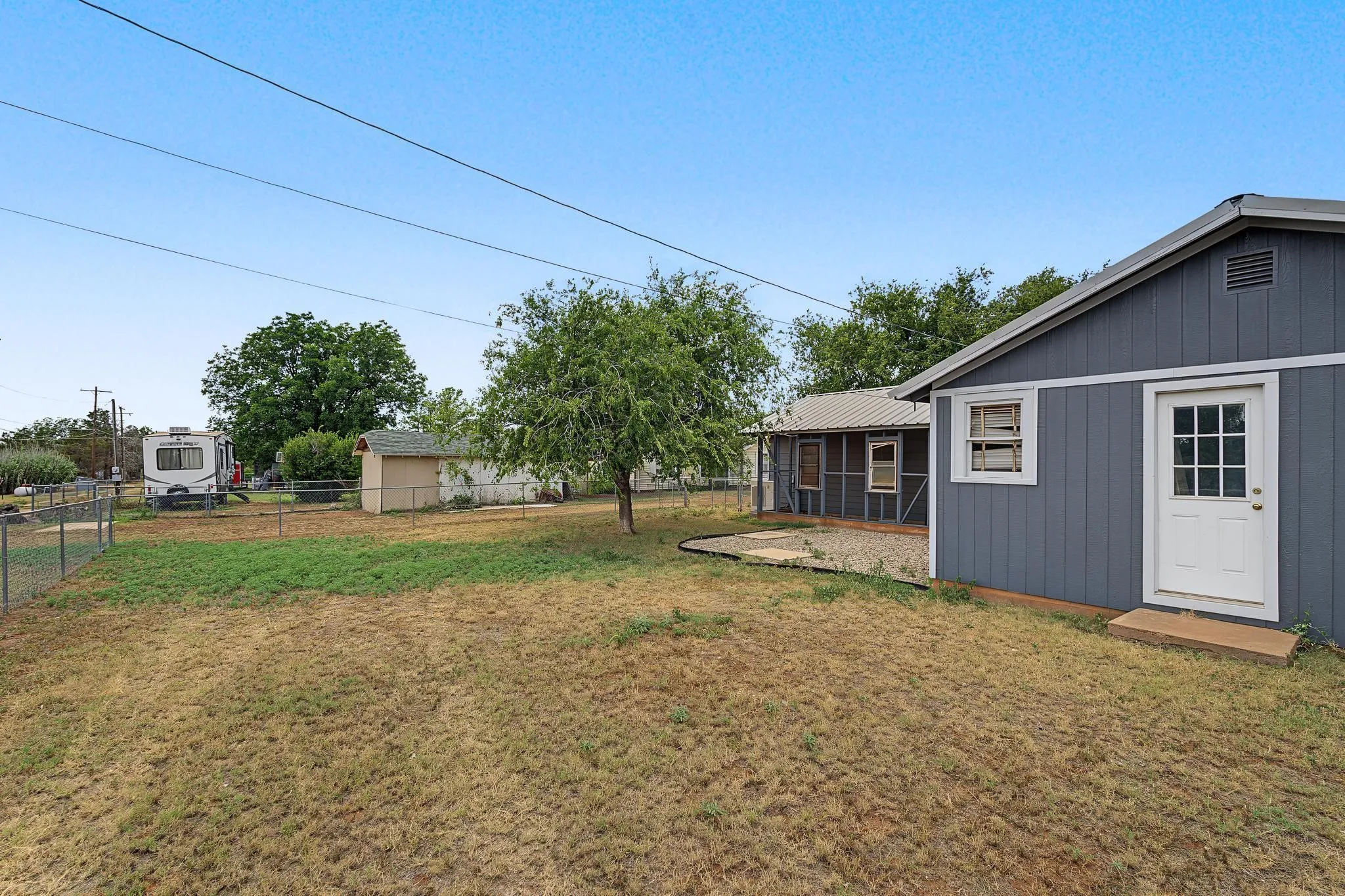 Single Family Residence For Sale in Fisher County , 611 N Richard Avenue, Rotan, Texas 79546, 2 Bedroom, 2 Bathroom, 1 Garage spaces, 1,336 Sqft, built in 1950, mls#21341283, Real Estate Agent in Rotan, Homes For Sale in Fisher county, Homes For Sale in Rotan, Realtor in Rotan Texas, Real Estate Brokerage Independent Realty Texas, Luminita Cordes Realtor
