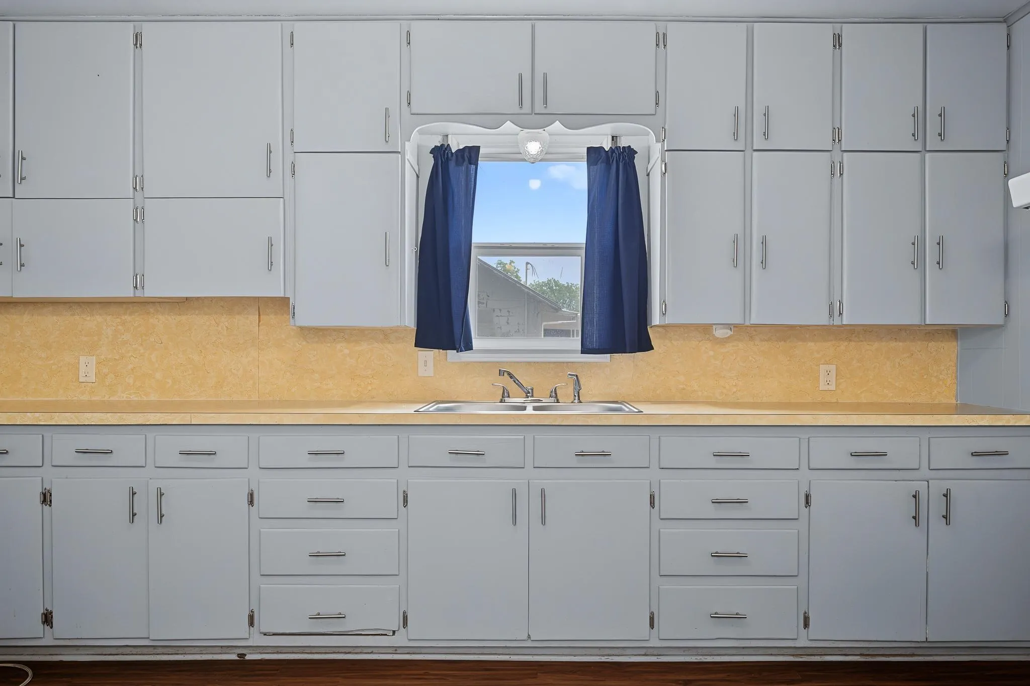 Single Family Residence For Sale in Fisher County , 611 N Richard Avenue, Rotan, Texas 79546, 2 Bedroom, 2 Bathroom, 1 Garage spaces, 1,336 Sqft, built in 1950, mls#21341283, Real Estate Agent in Rotan, Homes For Sale in Fisher county, Homes For Sale in Rotan, Realtor in Rotan Texas, Real Estate Brokerage Independent Realty Texas, Luminita Cordes Realtor