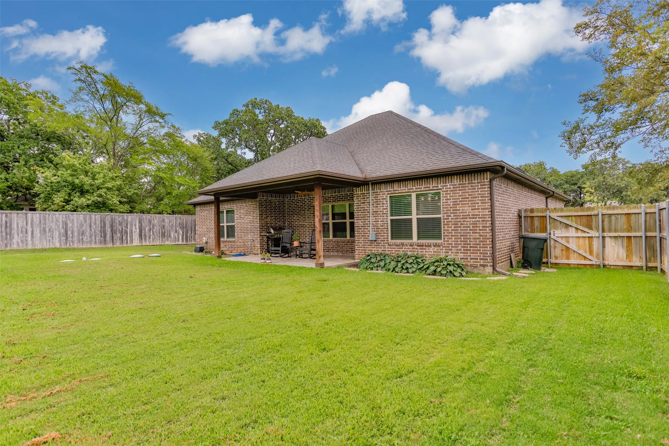 Single Family Residence For Sale in Cooke County , 110 E Iriquois Drive, Lake Kiowa, Texas 76240, 4 Bedroom, 2 Bathroom, 2 Garage spaces, 2,163 Sqft, built in 2019, mls#21339193, Real Estate Agent in Lake Kiowa, Homes For Sale in Cooke county, Homes For Sale in Lake Kiowa, Realtor in Lake Kiowa Texas, Real Estate Brokerage Independent Realty Texas, Luminita Cordes Realtor