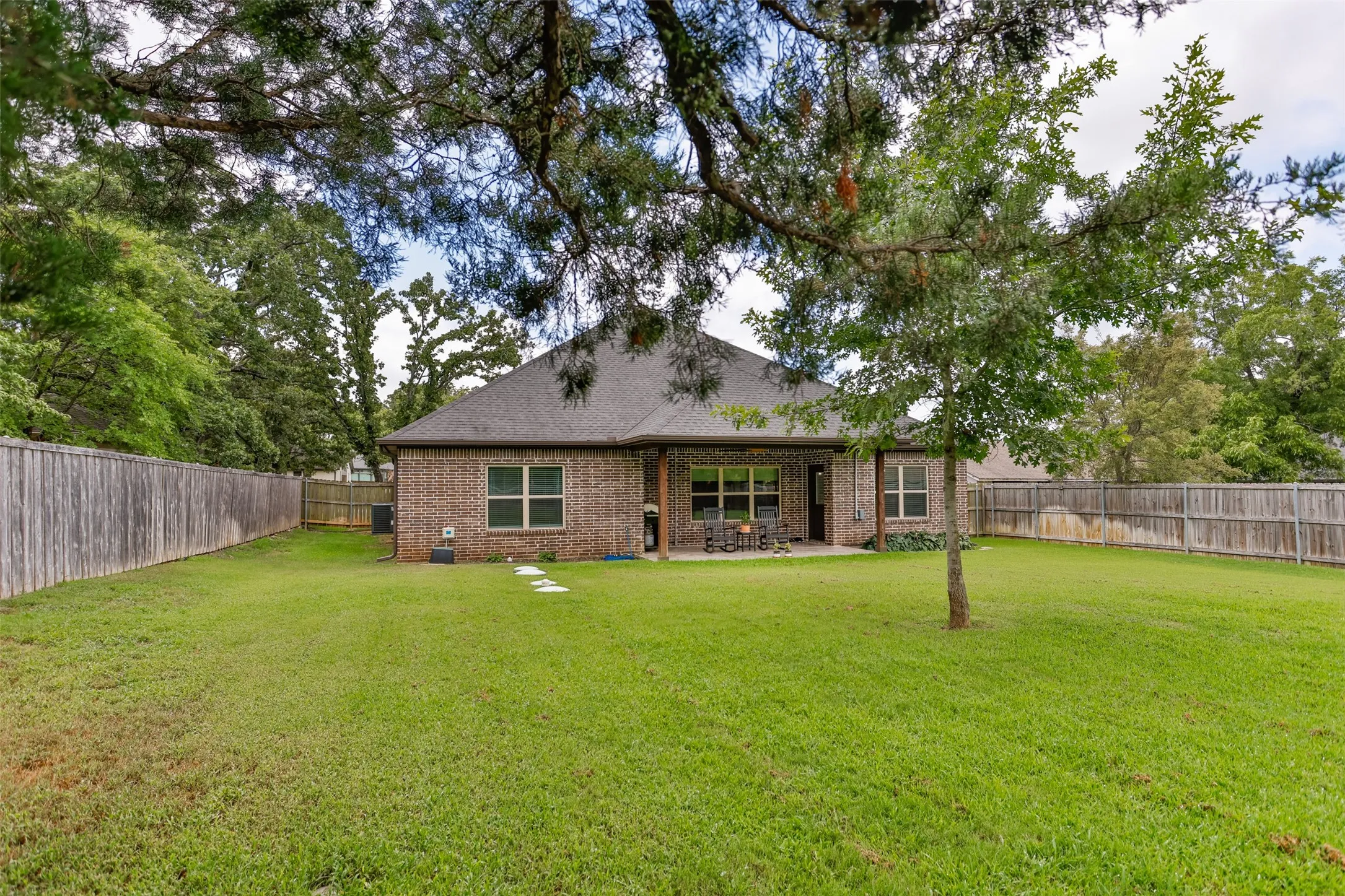 Single Family Residence For Sale in Cooke County , 110 E Iriquois Drive, Lake Kiowa, Texas 76240, 4 Bedroom, 2 Bathroom, 2 Garage spaces, 2,163 Sqft, built in 2019, mls#21339193, Real Estate Agent in Lake Kiowa, Homes For Sale in Cooke county, Homes For Sale in Lake Kiowa, Realtor in Lake Kiowa Texas, Real Estate Brokerage Independent Realty Texas, Luminita Cordes Realtor