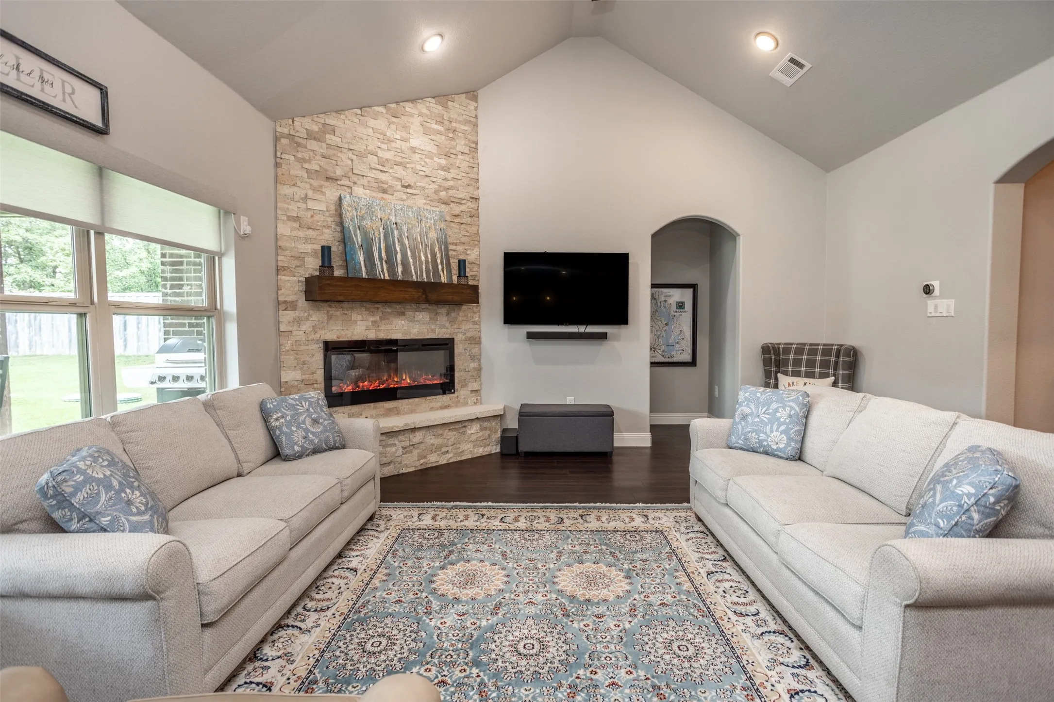 Single Family Residence For Sale in Cooke County , 110 E Iriquois Drive, Lake Kiowa, Texas 76240, 4 Bedroom, 2 Bathroom, 2 Garage spaces, 2,163 Sqft, built in 2019, mls#21339193, Real Estate Agent in Lake Kiowa, Homes For Sale in Cooke county, Homes For Sale in Lake Kiowa, Realtor in Lake Kiowa Texas, Real Estate Brokerage Independent Realty Texas, Luminita Cordes Realtor