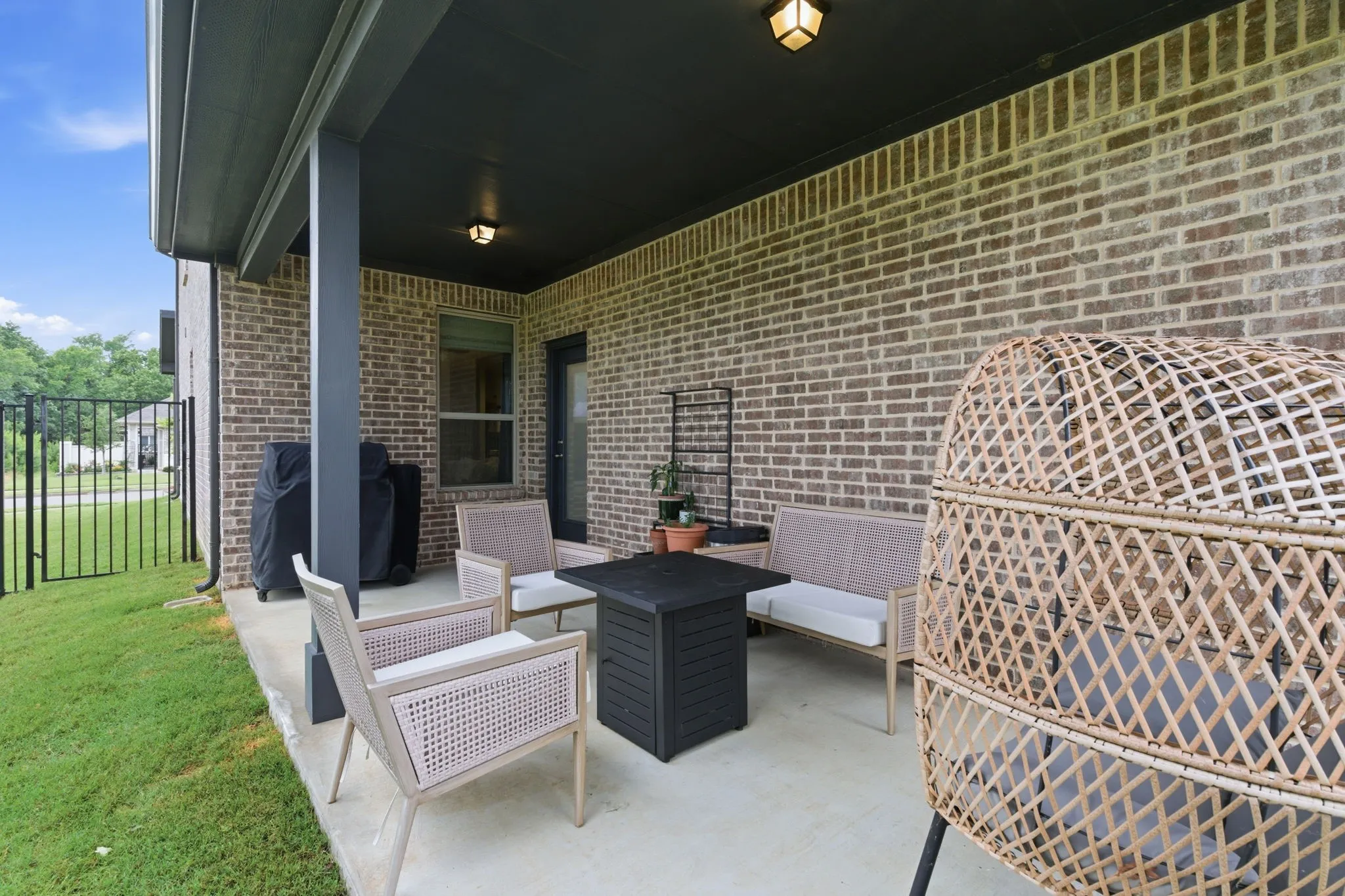 Single Family Residence For Rent in Denton County , 1017 King Street, Aubrey, Texas 76227, 3 Bedroom, 3 Bathroom, 2 Garage spaces, 2,120 Sqft, built in 2023, mls#21341313, Real Estate Agent in Aubrey, Homes For Rent in Denton county, Homes For Rent in Aubrey, Realtor in Aubrey Texas, Real Estate Brokerage Independent Realty Texas, Luminita Cordes Realtor