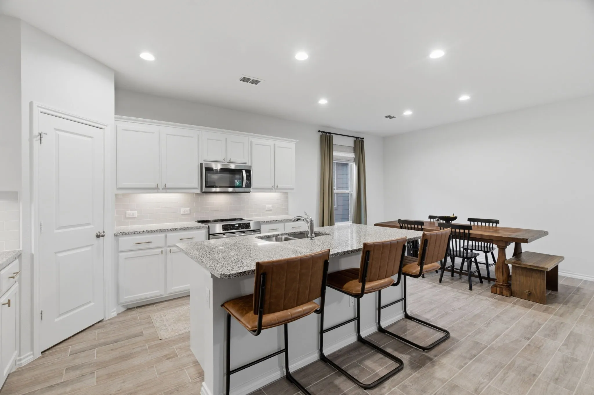 Single Family Residence For Rent in Denton County , 1017 King Street, Aubrey, Texas 76227, 3 Bedroom, 3 Bathroom, 2 Garage spaces, 2,120 Sqft, built in 2023, mls#21341313, Real Estate Agent in Aubrey, Homes For Rent in Denton county, Homes For Rent in Aubrey, Realtor in Aubrey Texas, Real Estate Brokerage Independent Realty Texas, Luminita Cordes Realtor