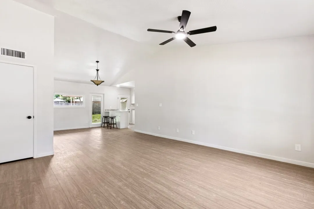 SO MUCH ROOM - SO MANY IDEAS - WHERE TO START
