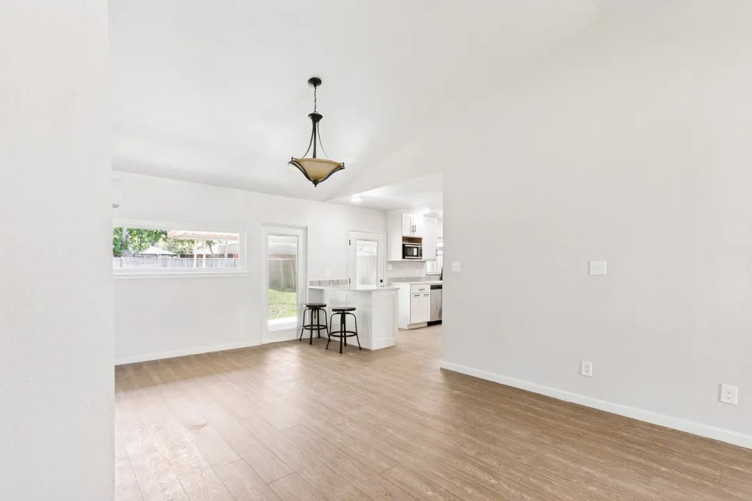 THE LARGE WINDOWS BRING IN NATURAL LIGHT. THIS COULD BE THE BRIGHTEST HOME IN THE NEIGHBORHOOD.