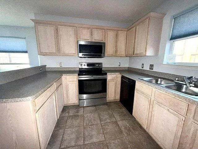 Single Family Residence For Sale in Johnson County , 959 Aaron Drive, Burleson, Texas 76028, 3 Bedroom, 2 Bathroom, 2 Garage spaces, 1,766 Sqft, built in 2002, mls#21340720, Real Estate Agent in Burleson, Homes For Sale in Johnson county, Homes For Sale in Burleson, Realtor in Burleson Texas, Real Estate Brokerage Independent Realty Texas, Luminita Cordes Realtor