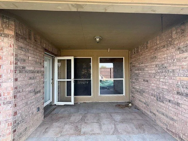 Single Family Residence For Sale in Johnson County , 959 Aaron Drive, Burleson, Texas 76028, 3 Bedroom, 2 Bathroom, 2 Garage spaces, 1,766 Sqft, built in 2002, mls#21340720, Real Estate Agent in Burleson, Homes For Sale in Johnson county, Homes For Sale in Burleson, Realtor in Burleson Texas, Real Estate Brokerage Independent Realty Texas, Luminita Cordes Realtor