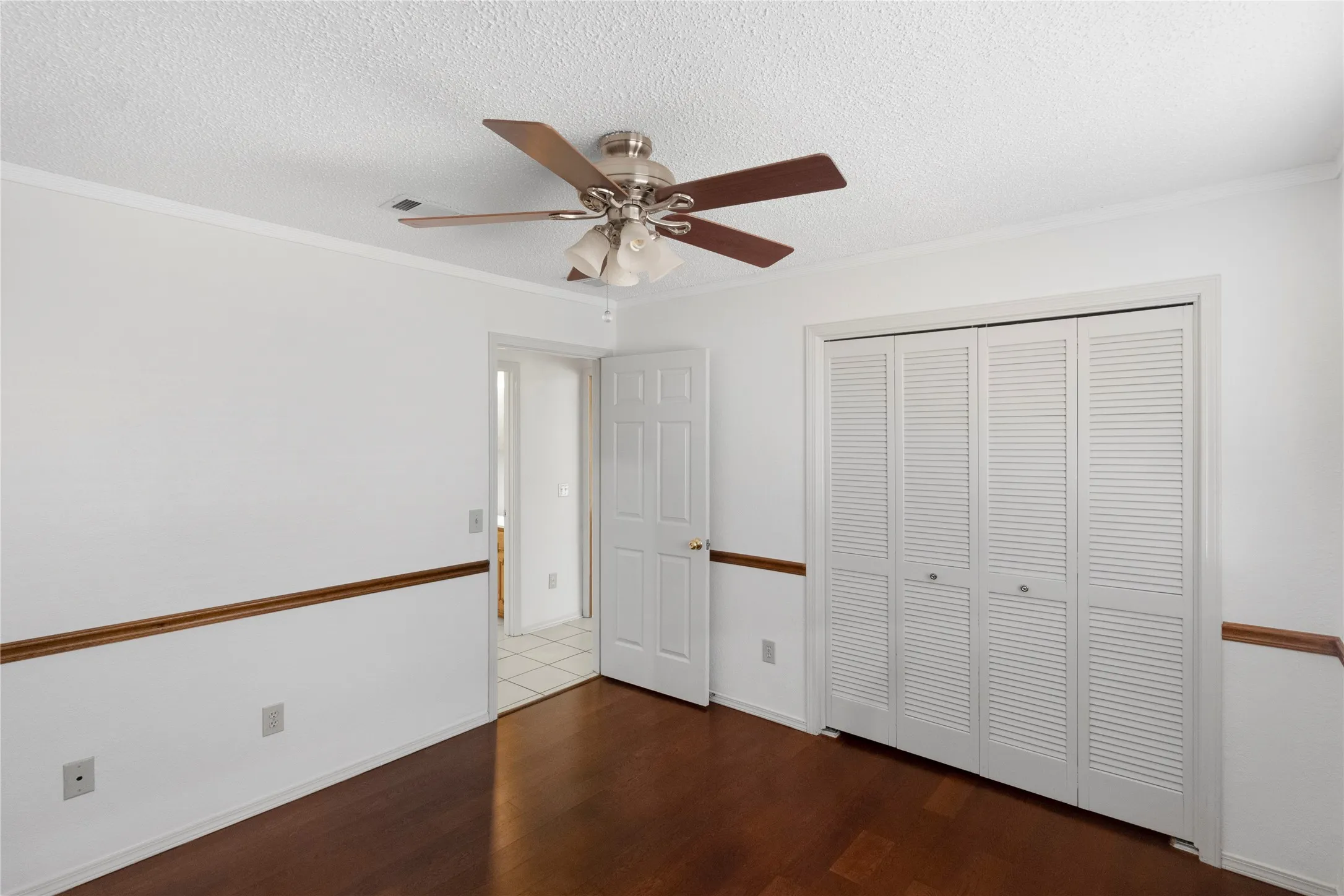 Single Family Residence For Sale in Denton County , 1226 Stillwater Trail, Carrollton, Texas 75007, 4 Bedroom, 3 Bathroom, 2 Garage spaces, 2,228 Sqft, built in 1986, mls#21341281, Real Estate Agent in Carrollton, Homes For Sale in Denton county, Homes For Sale in Carrollton, Realtor in Carrollton Texas, Real Estate Brokerage Independent Realty Texas, Luminita Cordes Realtor