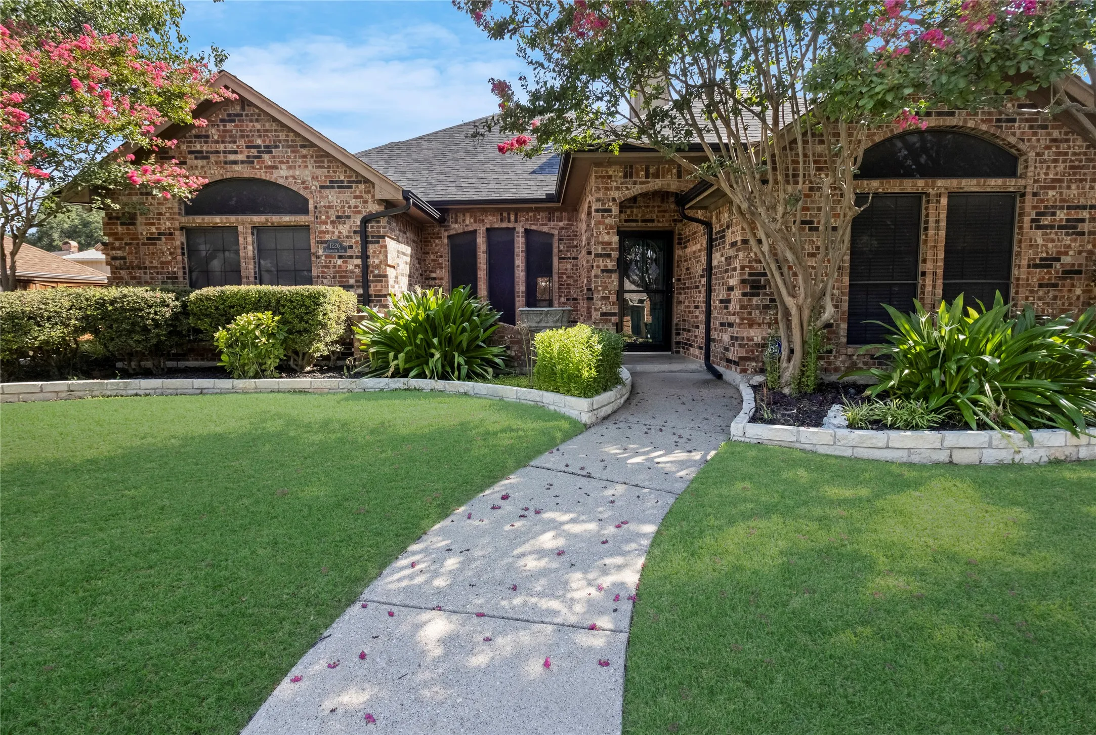 Single Family Residence For Sale in Denton County , 1226 Stillwater Trail, Carrollton, Texas 75007, 4 Bedroom, 3 Bathroom, 2 Garage spaces, 2,228 Sqft, built in 1986, mls#21341281, Real Estate Agent in Carrollton, Homes For Sale in Denton county, Homes For Sale in Carrollton, Realtor in Carrollton Texas, Real Estate Brokerage Independent Realty Texas, Luminita Cordes Realtor