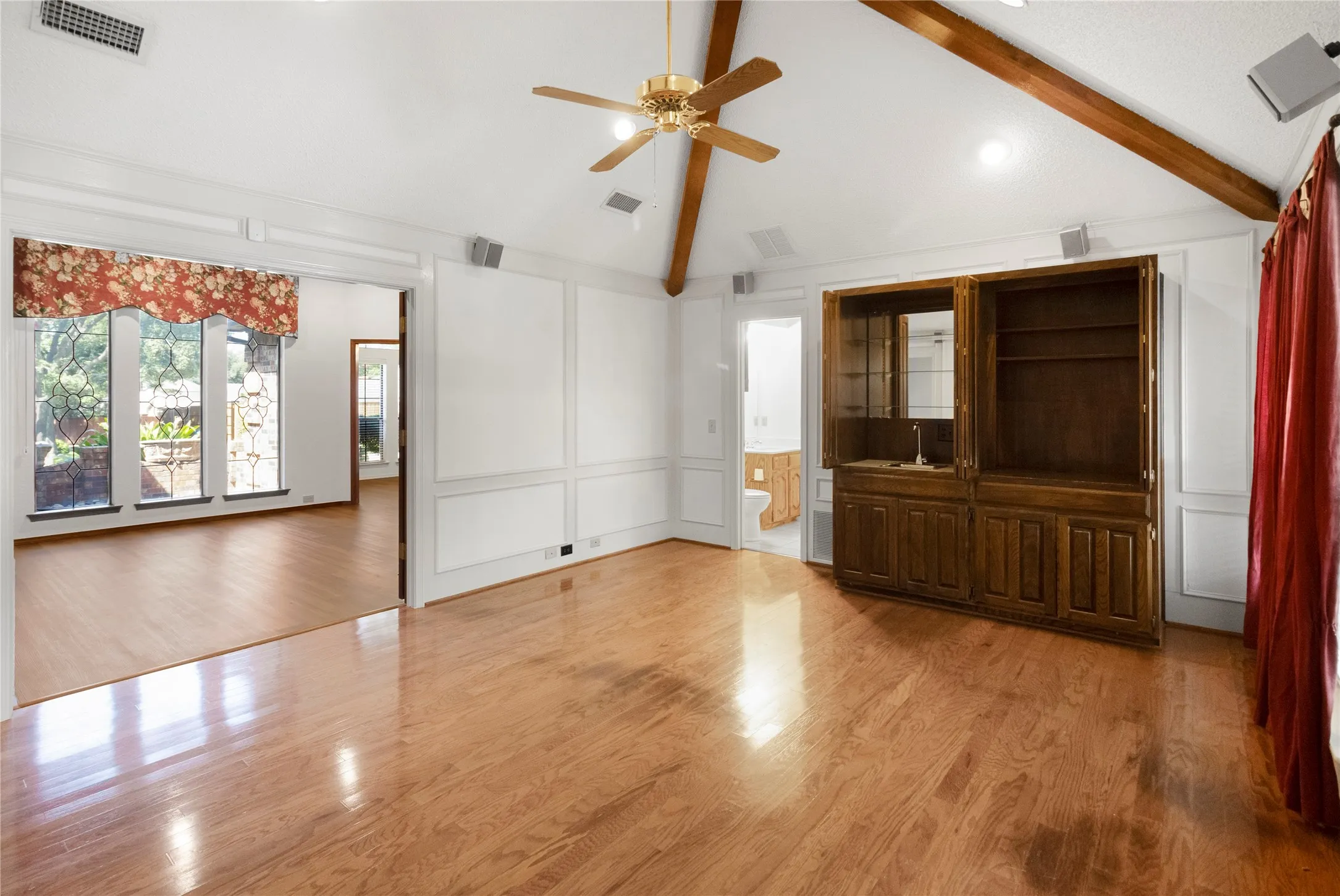 Single Family Residence For Sale in Denton County , 1226 Stillwater Trail, Carrollton, Texas 75007, 4 Bedroom, 3 Bathroom, 2 Garage spaces, 2,228 Sqft, built in 1986, mls#21341281, Real Estate Agent in Carrollton, Homes For Sale in Denton county, Homes For Sale in Carrollton, Realtor in Carrollton Texas, Real Estate Brokerage Independent Realty Texas, Luminita Cordes Realtor