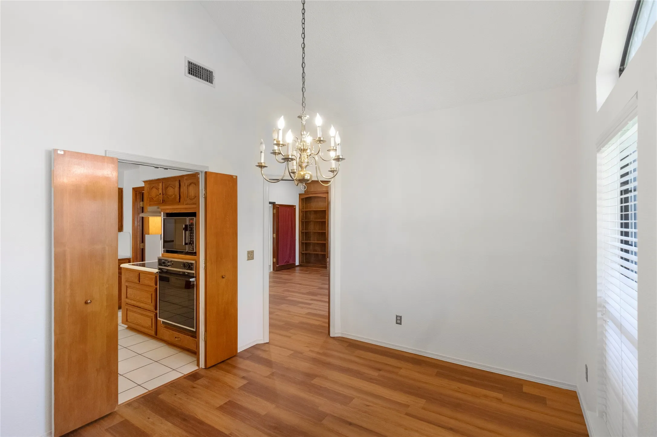 Single Family Residence For Sale in Denton County , 1226 Stillwater Trail, Carrollton, Texas 75007, 4 Bedroom, 3 Bathroom, 2 Garage spaces, 2,228 Sqft, built in 1986, mls#21341281, Real Estate Agent in Carrollton, Homes For Sale in Denton county, Homes For Sale in Carrollton, Realtor in Carrollton Texas, Real Estate Brokerage Independent Realty Texas, Luminita Cordes Realtor