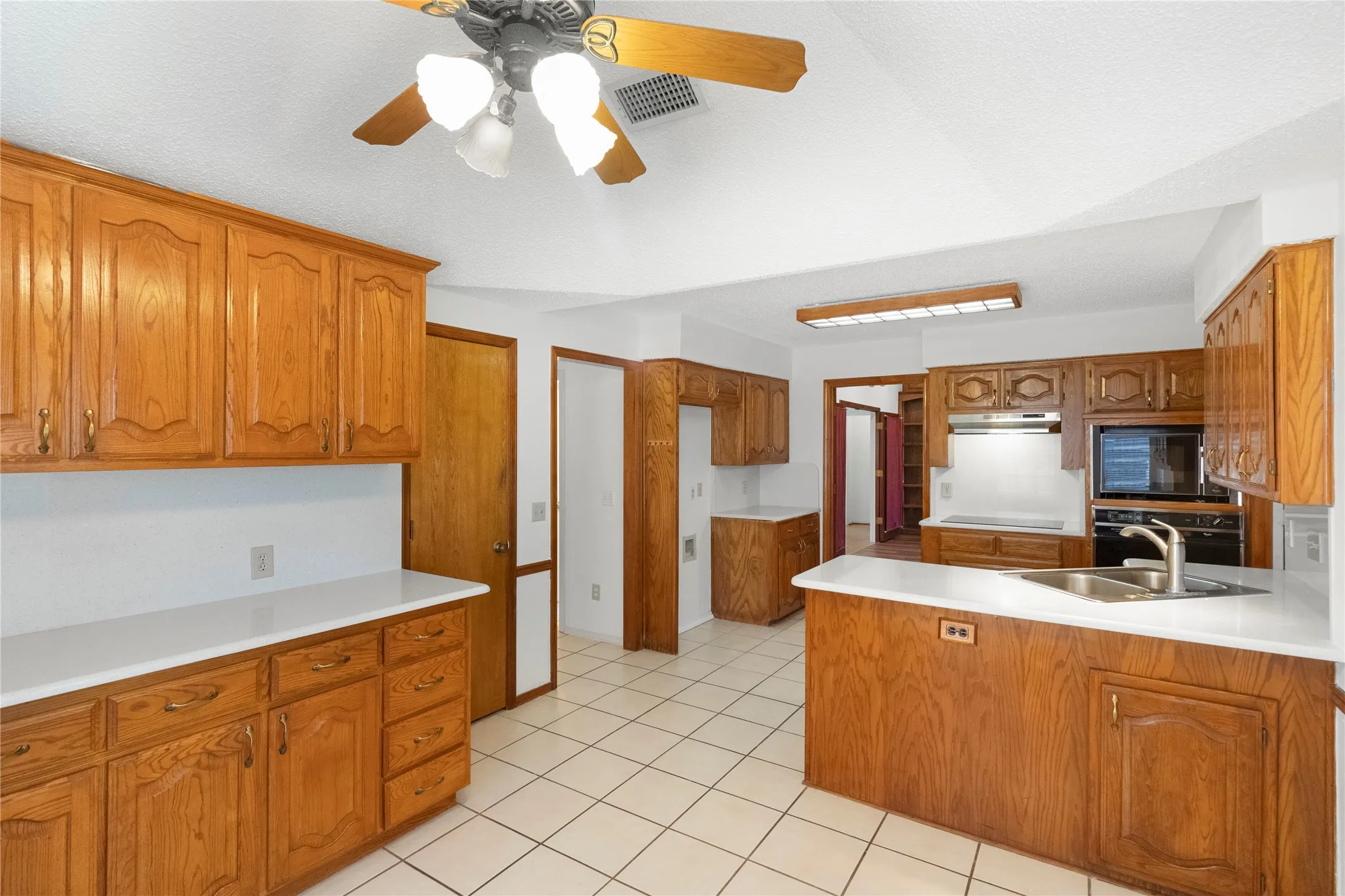 Single Family Residence For Sale in Denton County , 1226 Stillwater Trail, Carrollton, Texas 75007, 4 Bedroom, 3 Bathroom, 2 Garage spaces, 2,228 Sqft, built in 1986, mls#21341281, Real Estate Agent in Carrollton, Homes For Sale in Denton county, Homes For Sale in Carrollton, Realtor in Carrollton Texas, Real Estate Brokerage Independent Realty Texas, Luminita Cordes Realtor